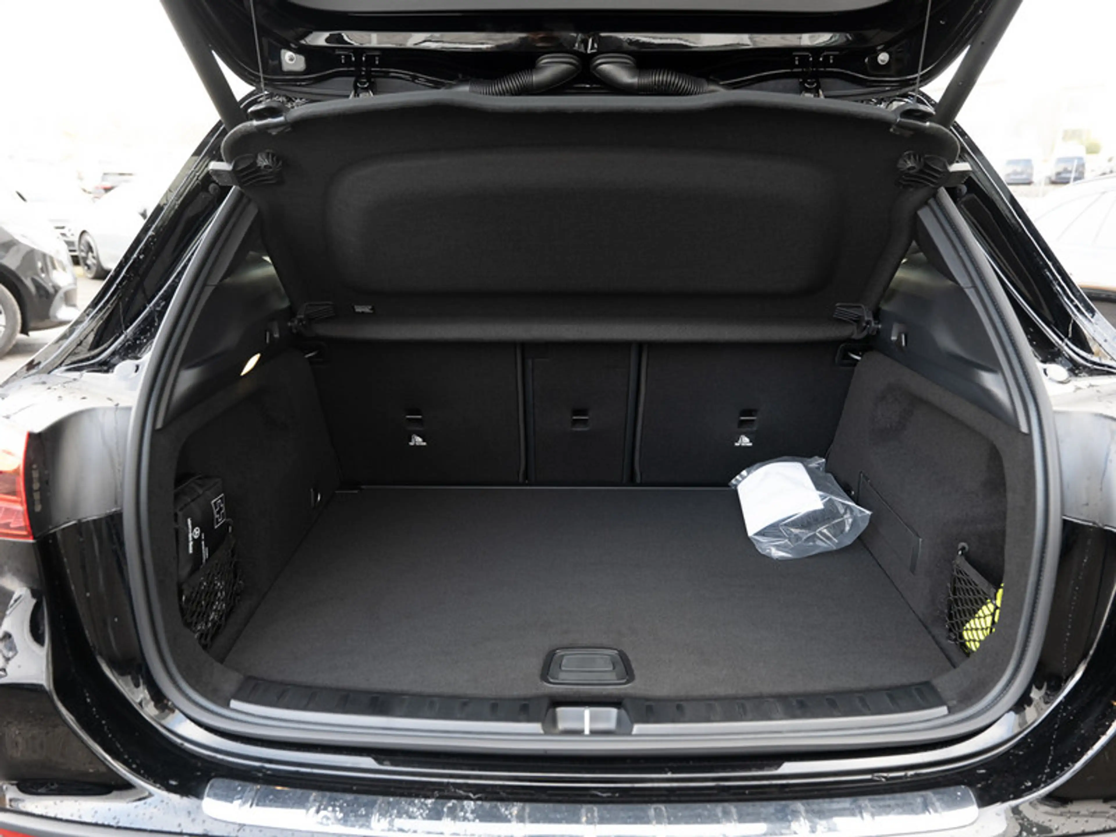 Mercedes-Benz GLA 200 AMG-Sport/MLB/360/Pano/AHK/Night/Distr — photo 7