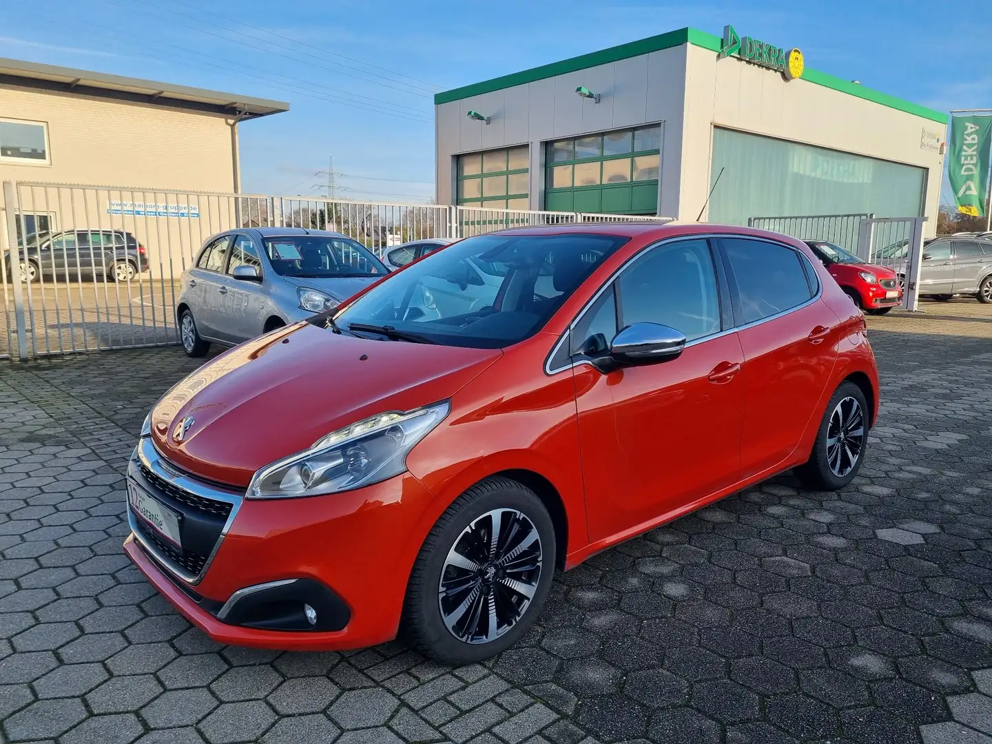 Peugeot 208 PureTech Allure"Automatik"Lückenl.Peugeot SHeft Orange - 1