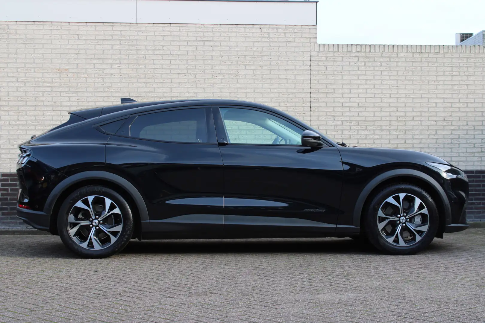 Ford Mustang Mach-E RWD 75 kWh | Adaptieve cruise | B&O | Leder | Trek Noir - 2