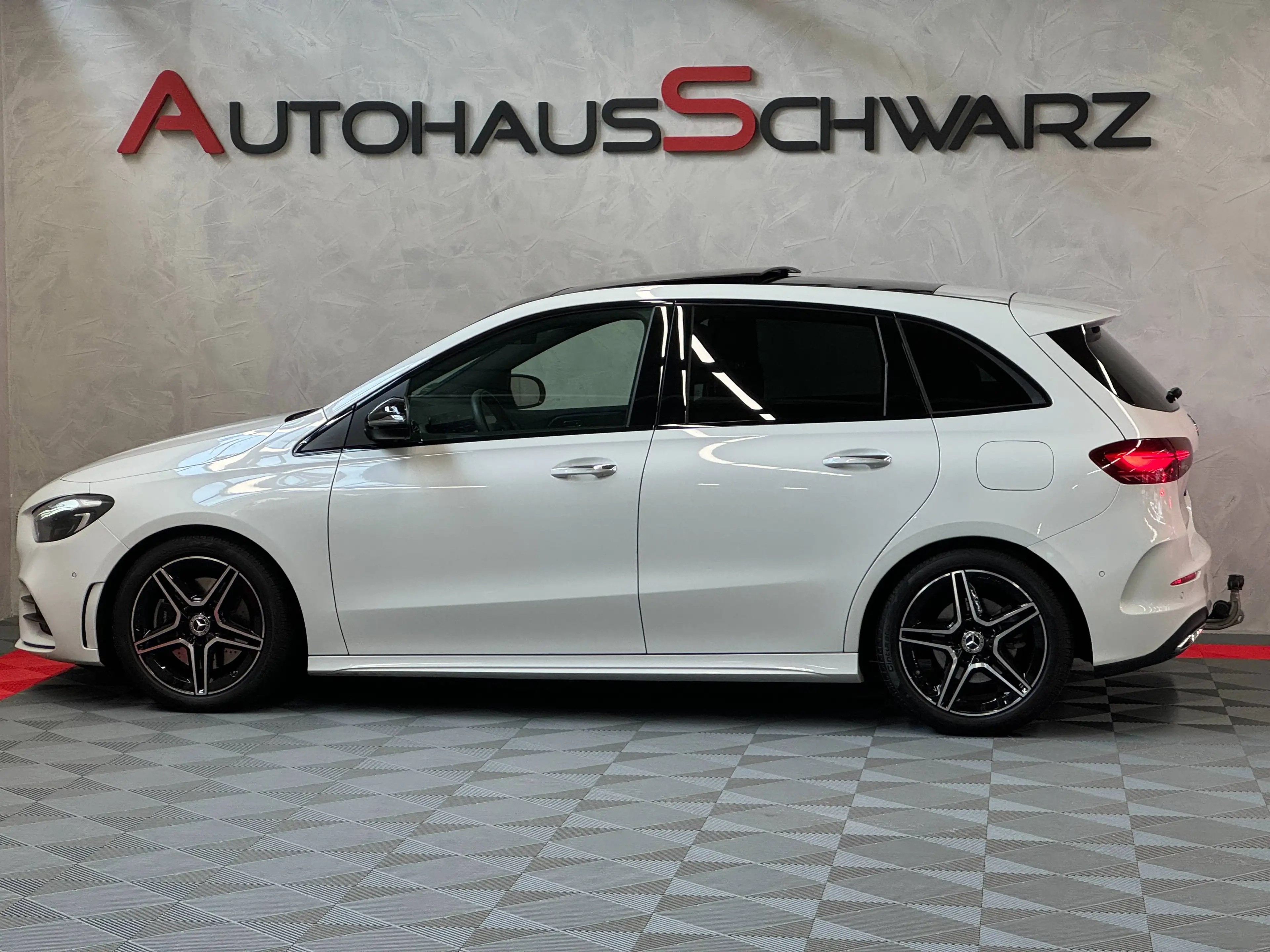 Mercedes-Benz B 220 B 220d AMG Pano AHK Wide Night StdHeiz Kamera — photo 4