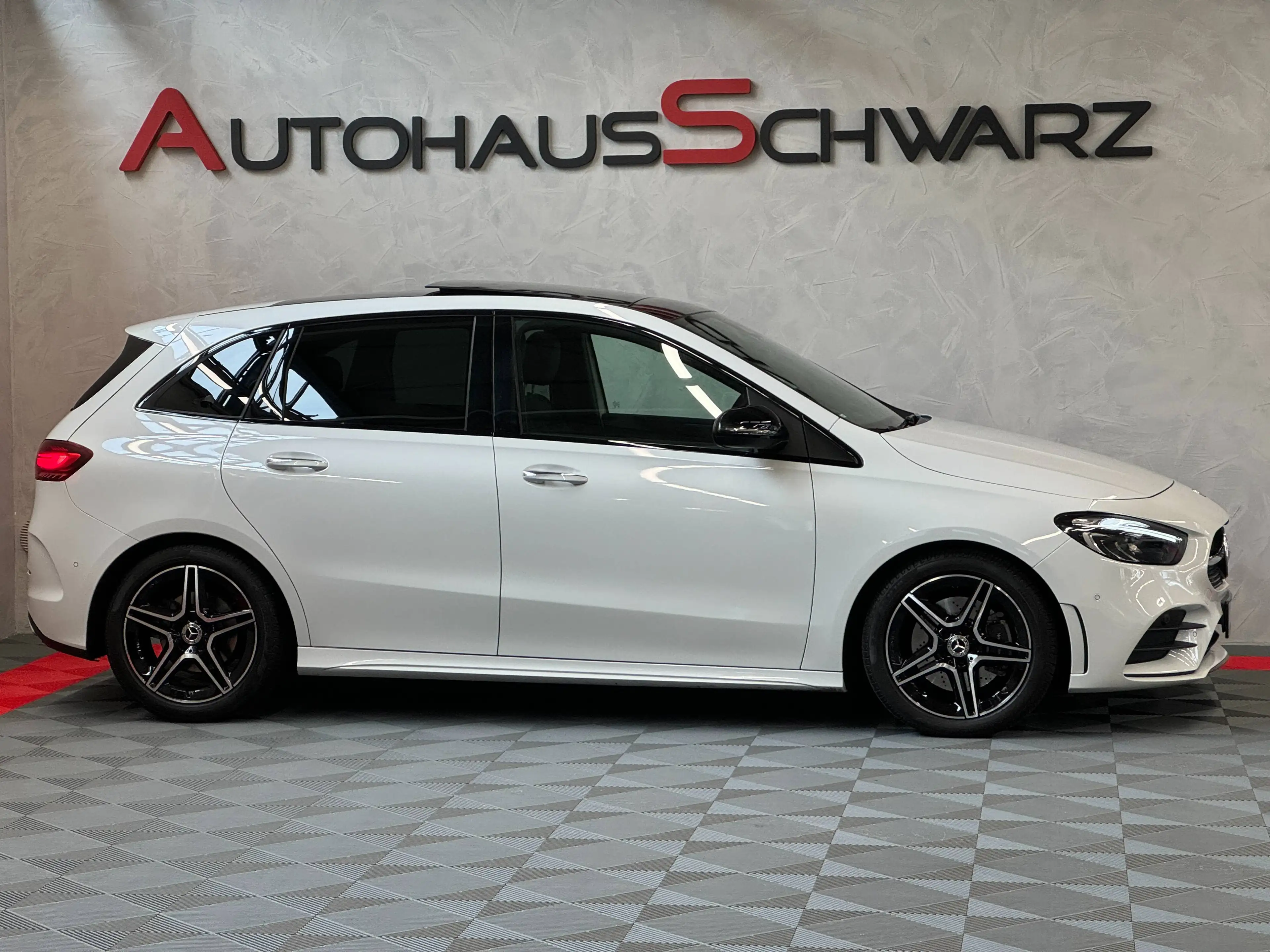 Mercedes-Benz B 220 B 220d AMG Pano AHK Wide Night StdHeiz Kamera — photo 8