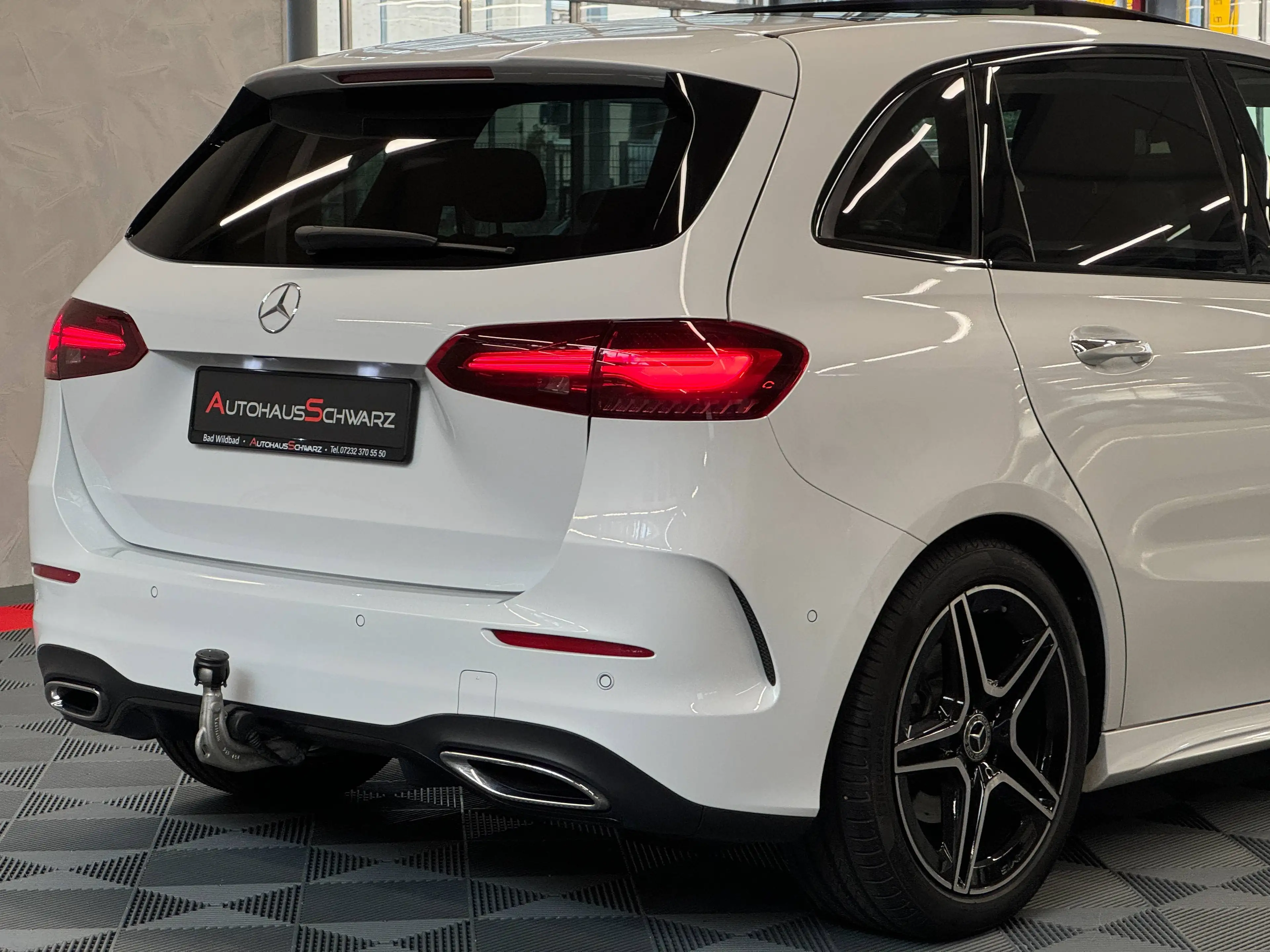Mercedes-Benz B 220 B 220d AMG Pano AHK Wide Night StdHeiz Kamera — photo 11
