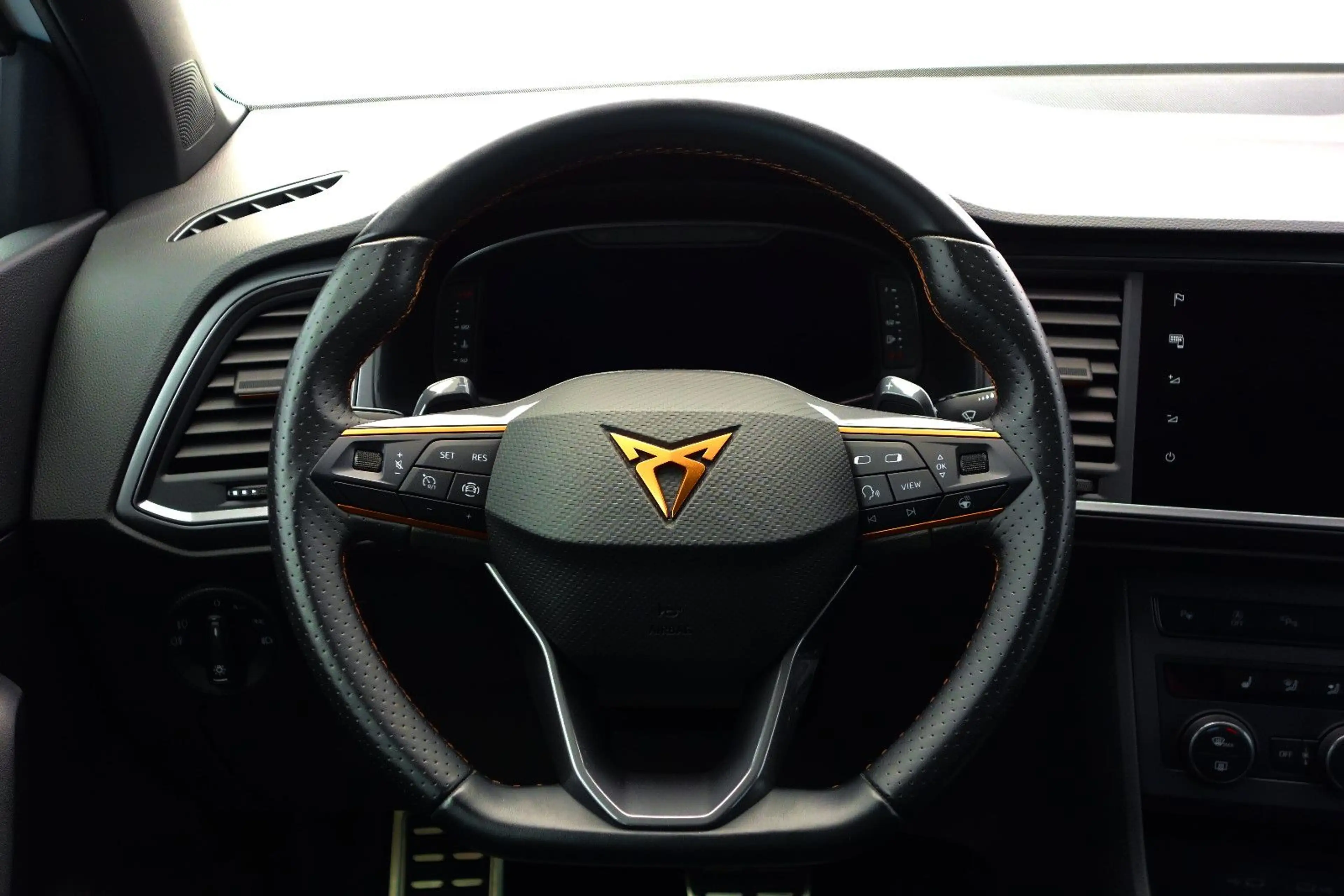 CUPRA Ateca VZ 4Drive 360°+FULL LINK+LED+ALCANTARA — photo 18