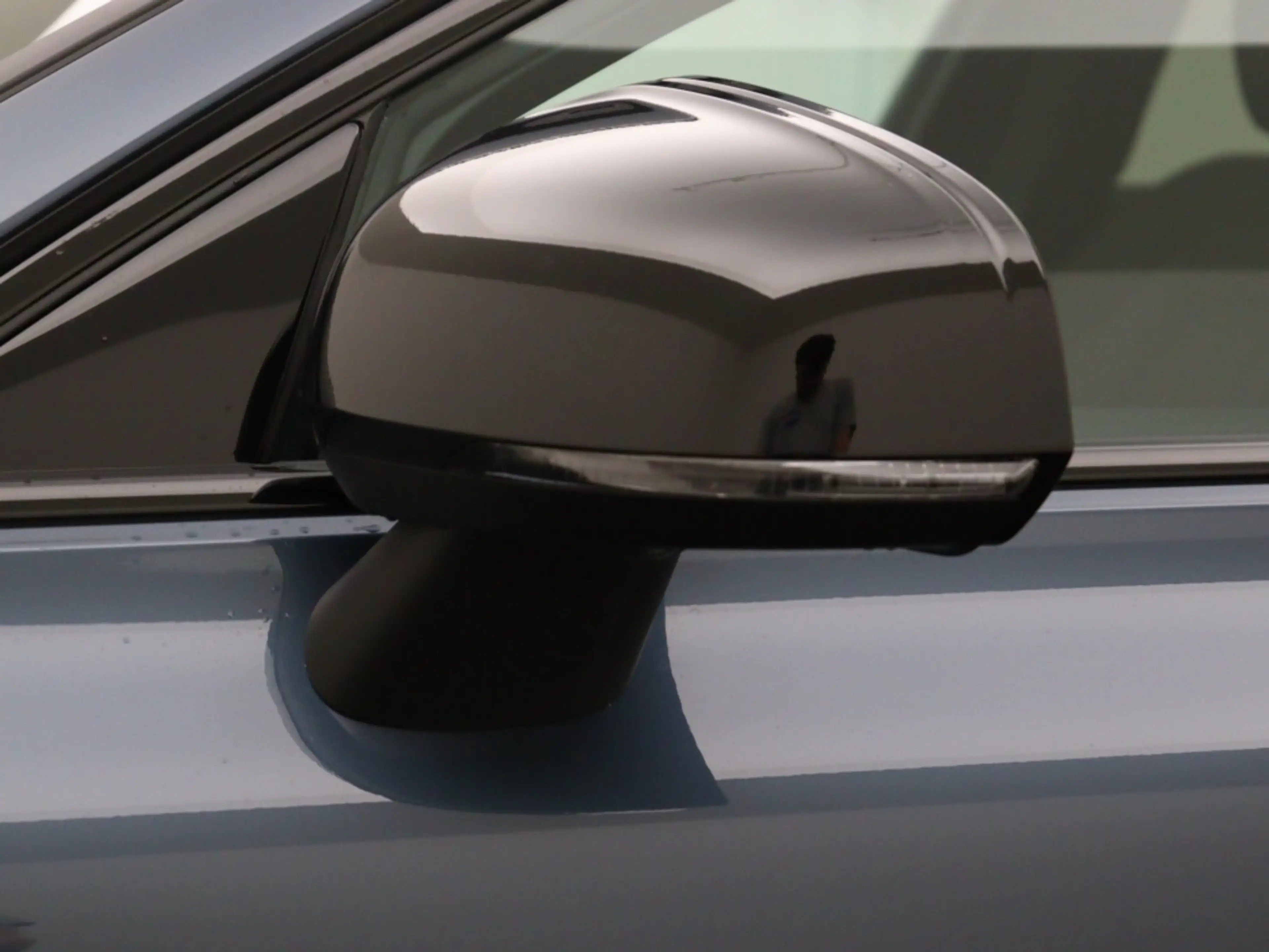 Volvo V60 T6 PLUG-IN HYBRID SPORT ED. PLUS DARK 360GR CAM SC — photo 9