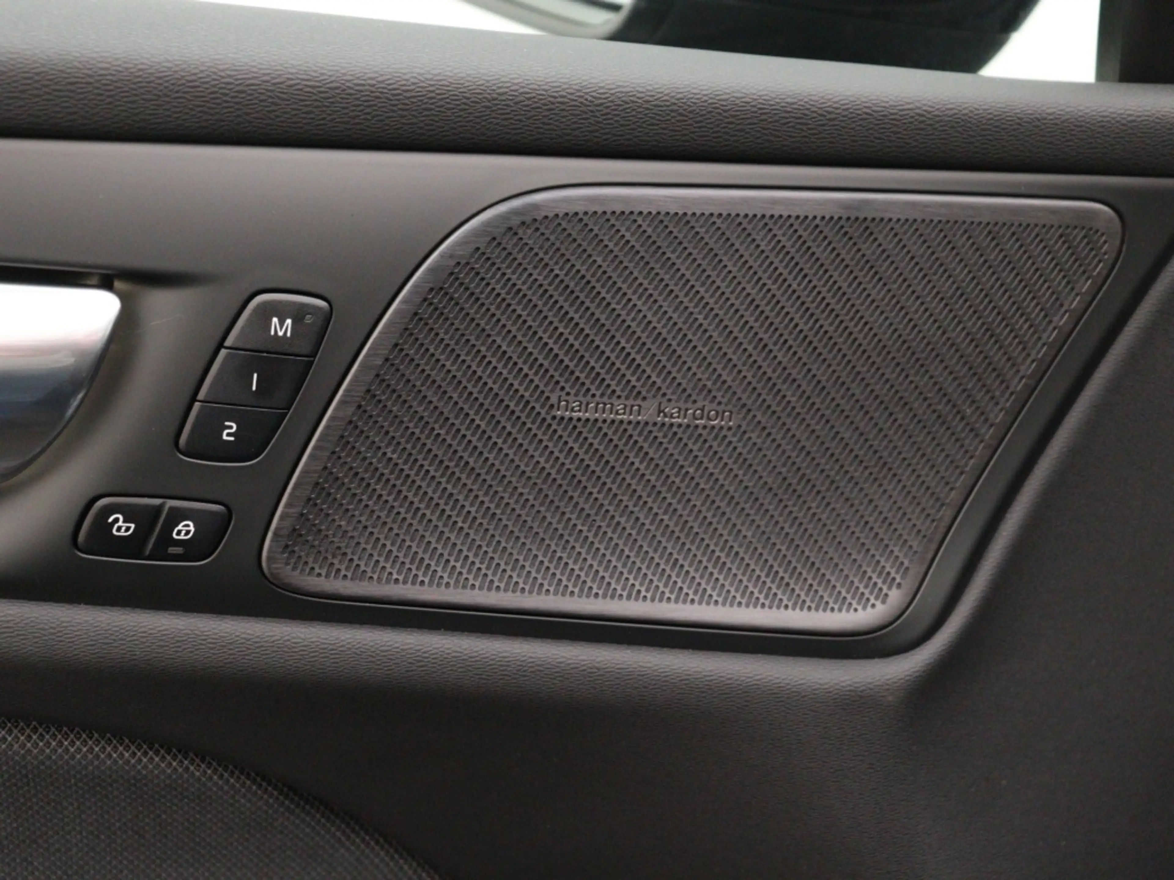 Volvo V60 T6 PLUG-IN HYBRID SPORT ED. PLUS DARK 360GR CAM SC — photo 11