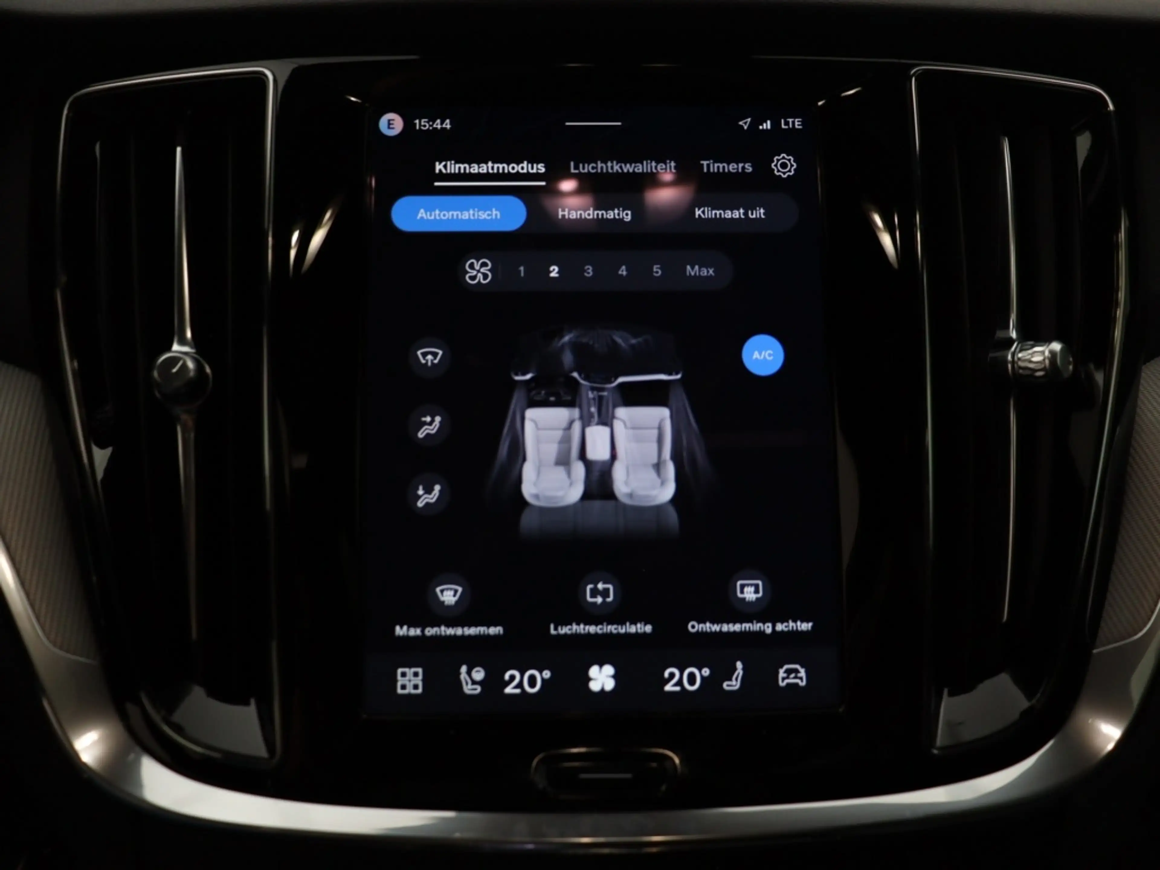 Volvo V60 T6 PLUG-IN HYBRID SPORT ED. PLUS DARK 360GR CAM SC — photo 15