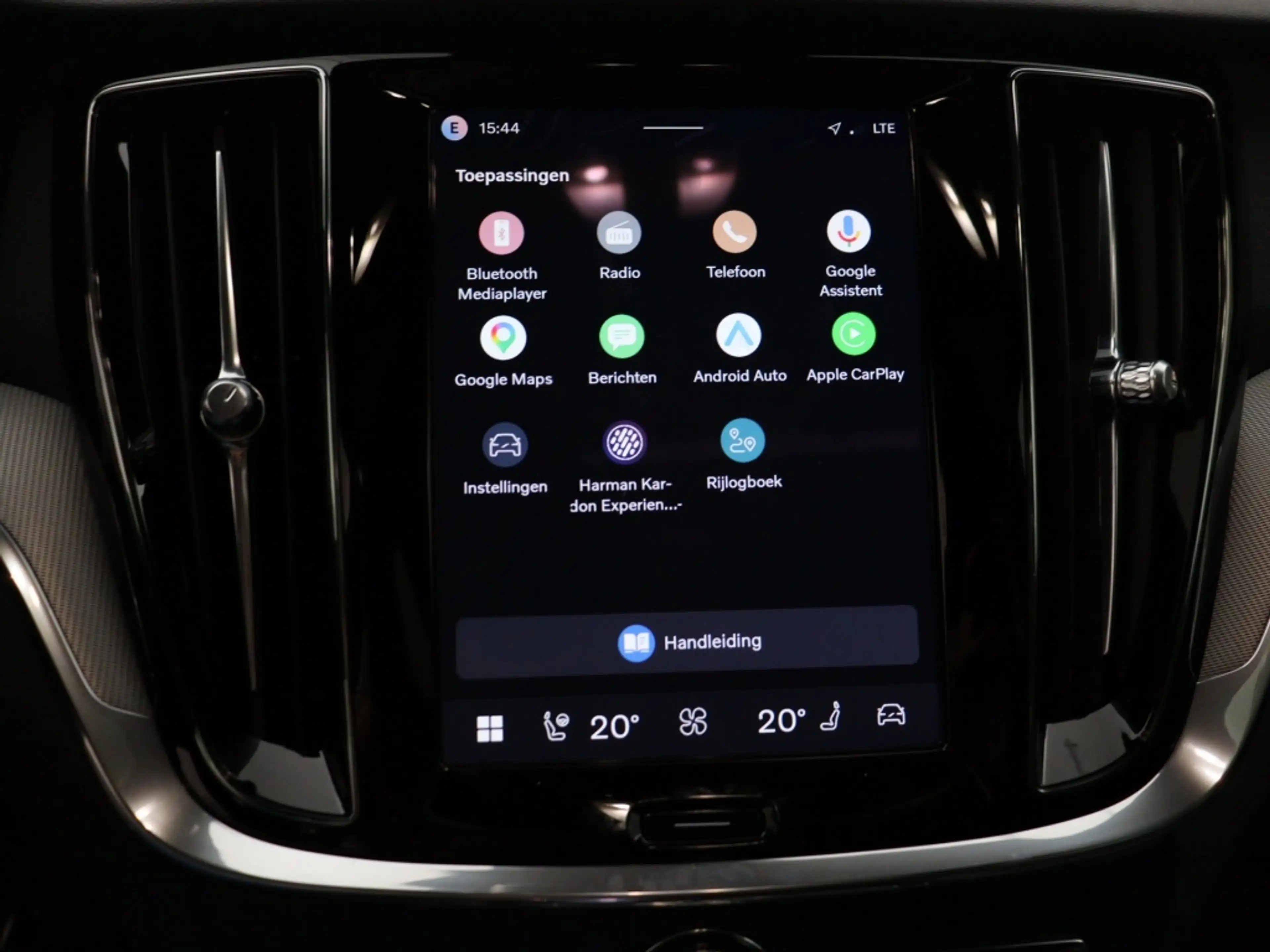 Volvo V60 T6 PLUG-IN HYBRID SPORT ED. PLUS DARK 360GR CAM SC — photo 14