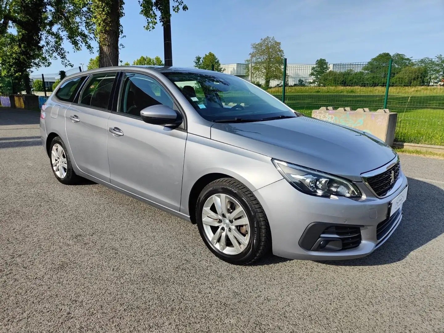 Peugeot 308 sw hdi 130 Active business GPS Carplay distribution neuve Gris - 2