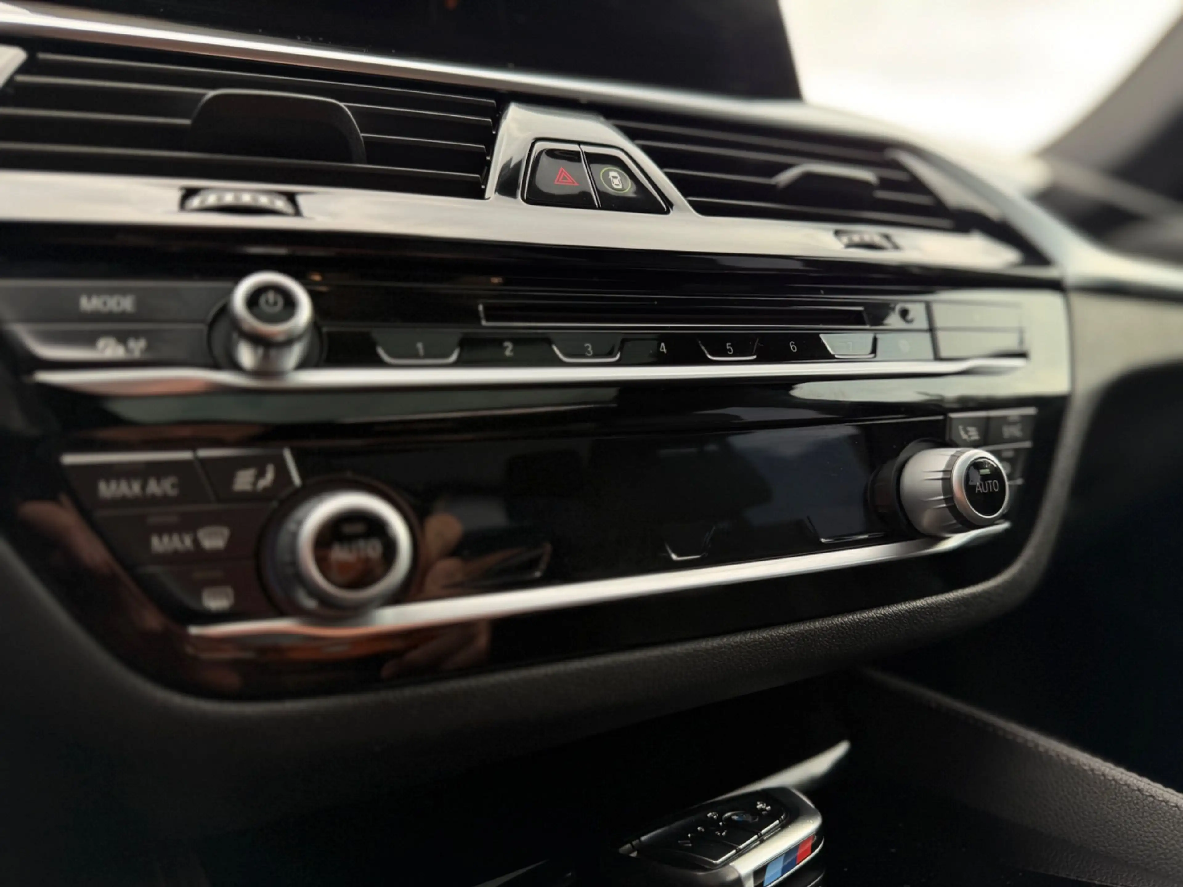 BMW M550 5er-Reihe Allrad (G30)  xDrive Aut. B&W / Glasdac — photo 14
