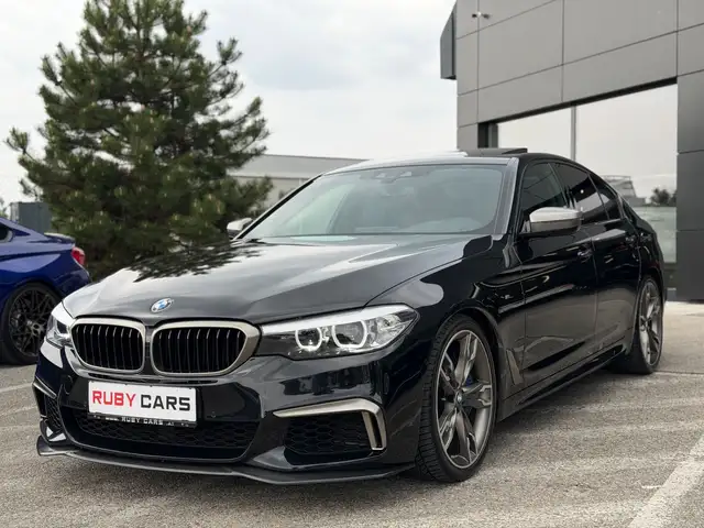 BMW M550 5er-Reihe Allrad (G30)  xDrive Aut. B&W / Glasdac