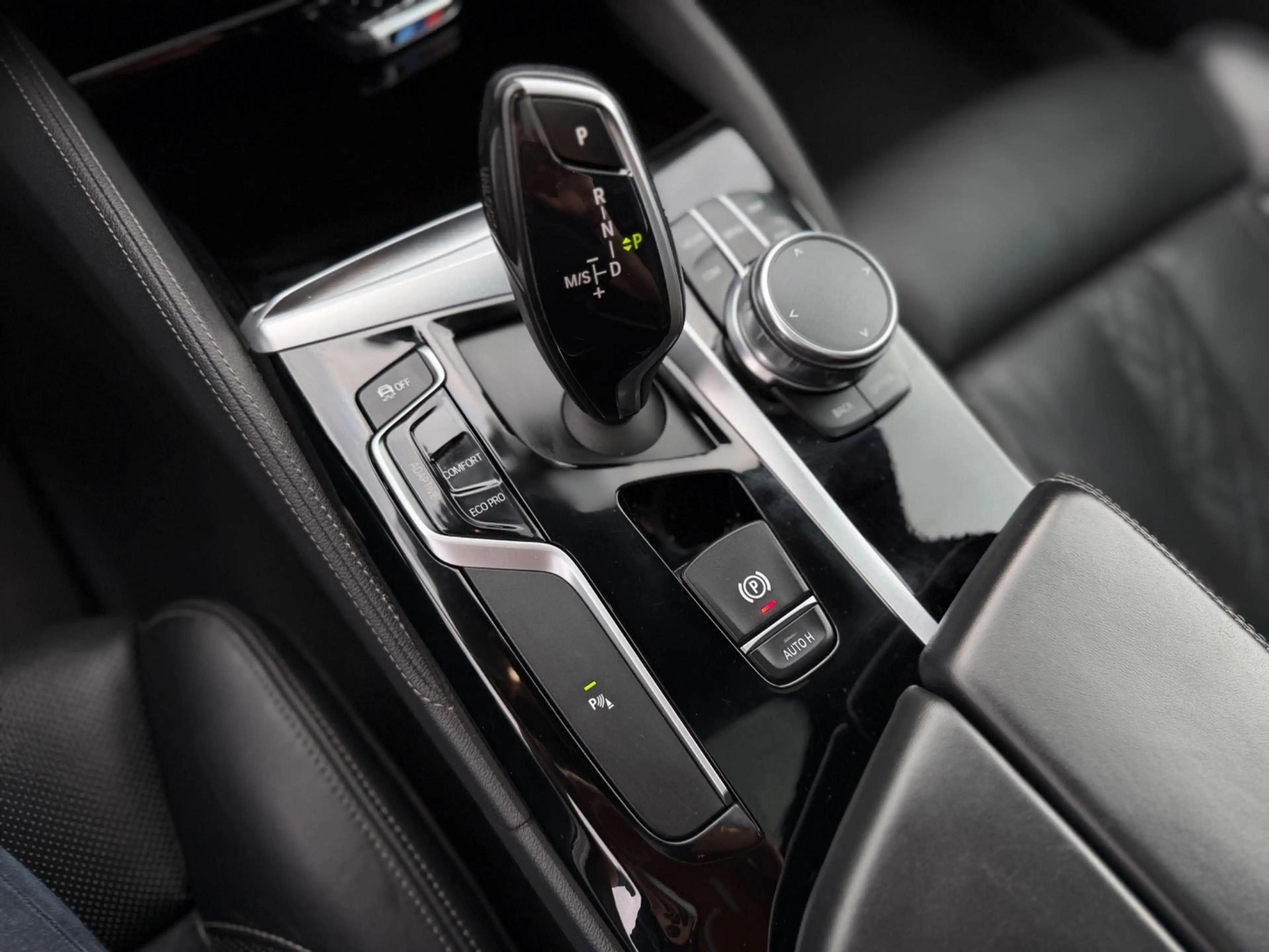 BMW M550 5er-Reihe Allrad (G30)  xDrive Aut. B&W / Glasdac — photo 15