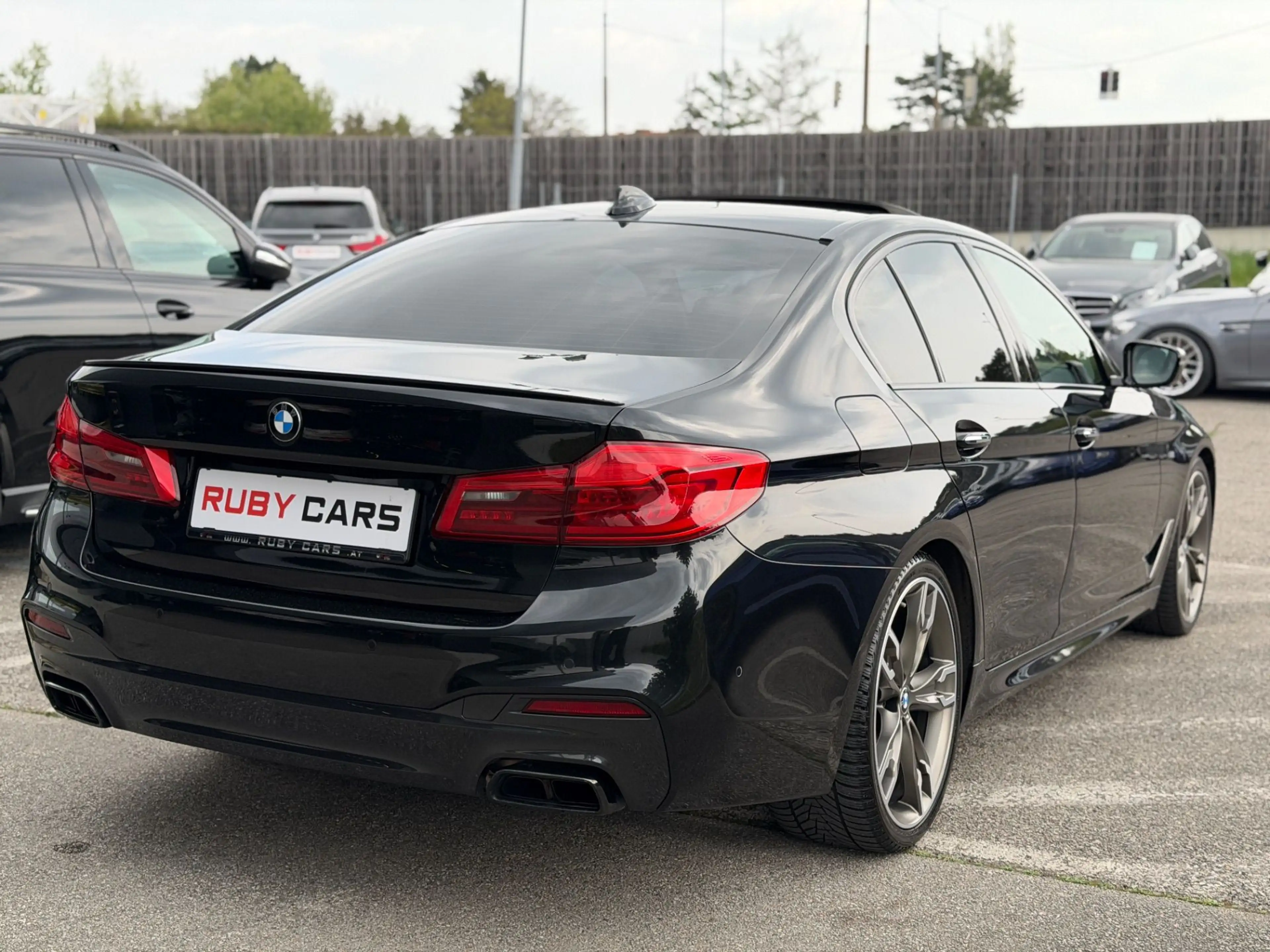 BMW M550 5er-Reihe Allrad (G30)  xDrive Aut. B&W / Glasdac — photo 6