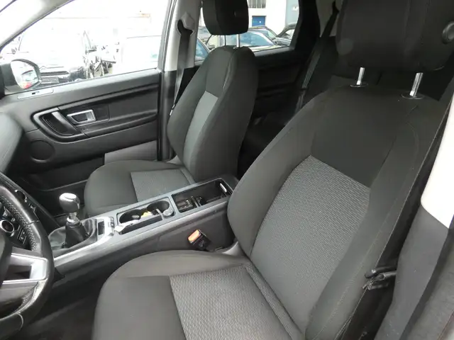 Land Rover Discovery Sport view 14