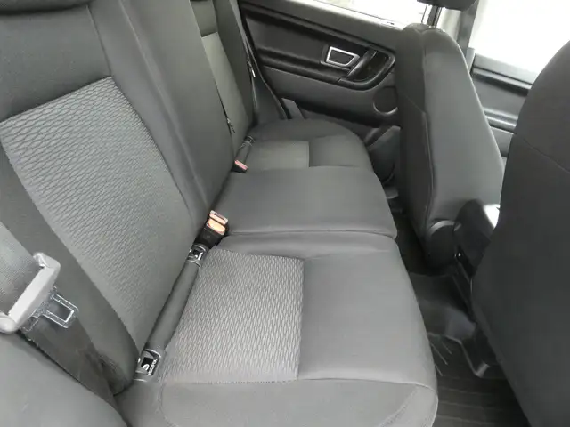 Land Rover Discovery Sport view 9