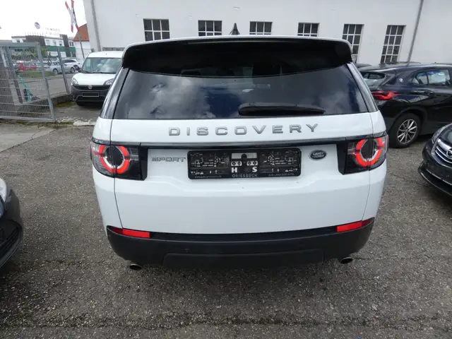 Land Rover Discovery Sport view 5