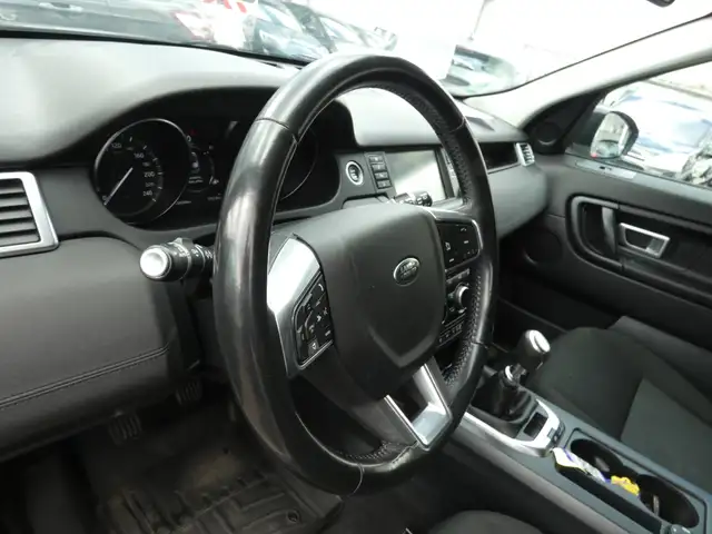Land Rover Discovery Sport view 13