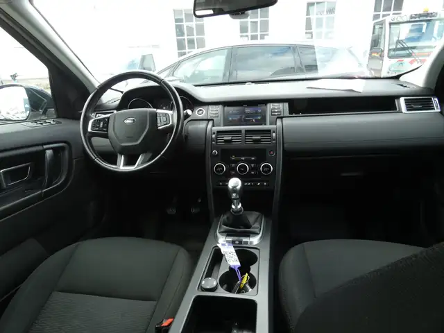 Land Rover Discovery Sport view 10
