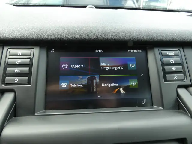Land Rover Discovery Sport view 15