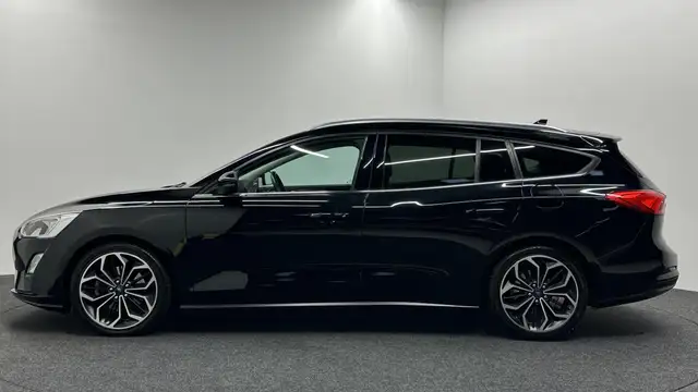 Ford Focus view 15