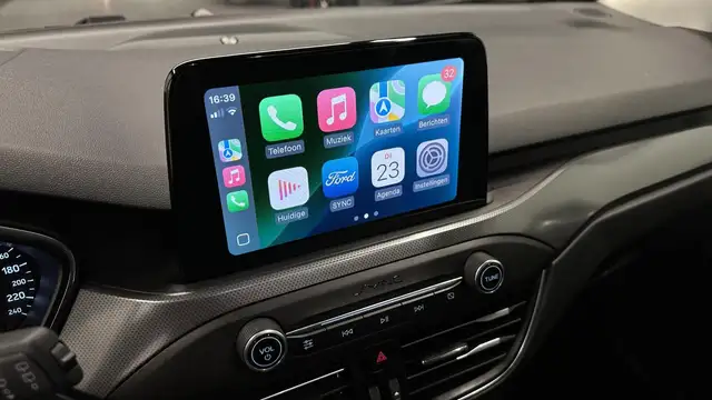 Ford Focus view 8