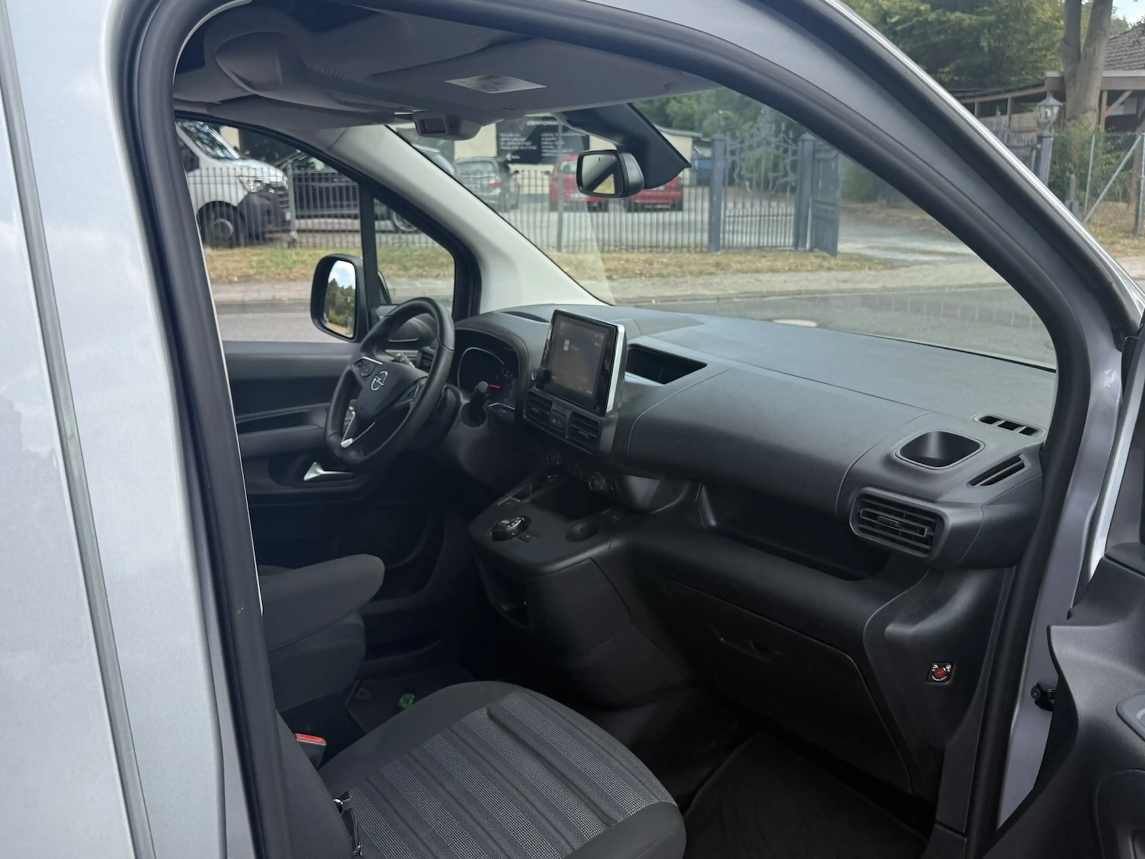 Opel Combo Life Elegance XL, Rollstuhlumbau, Automatik, Kamera — photo 13