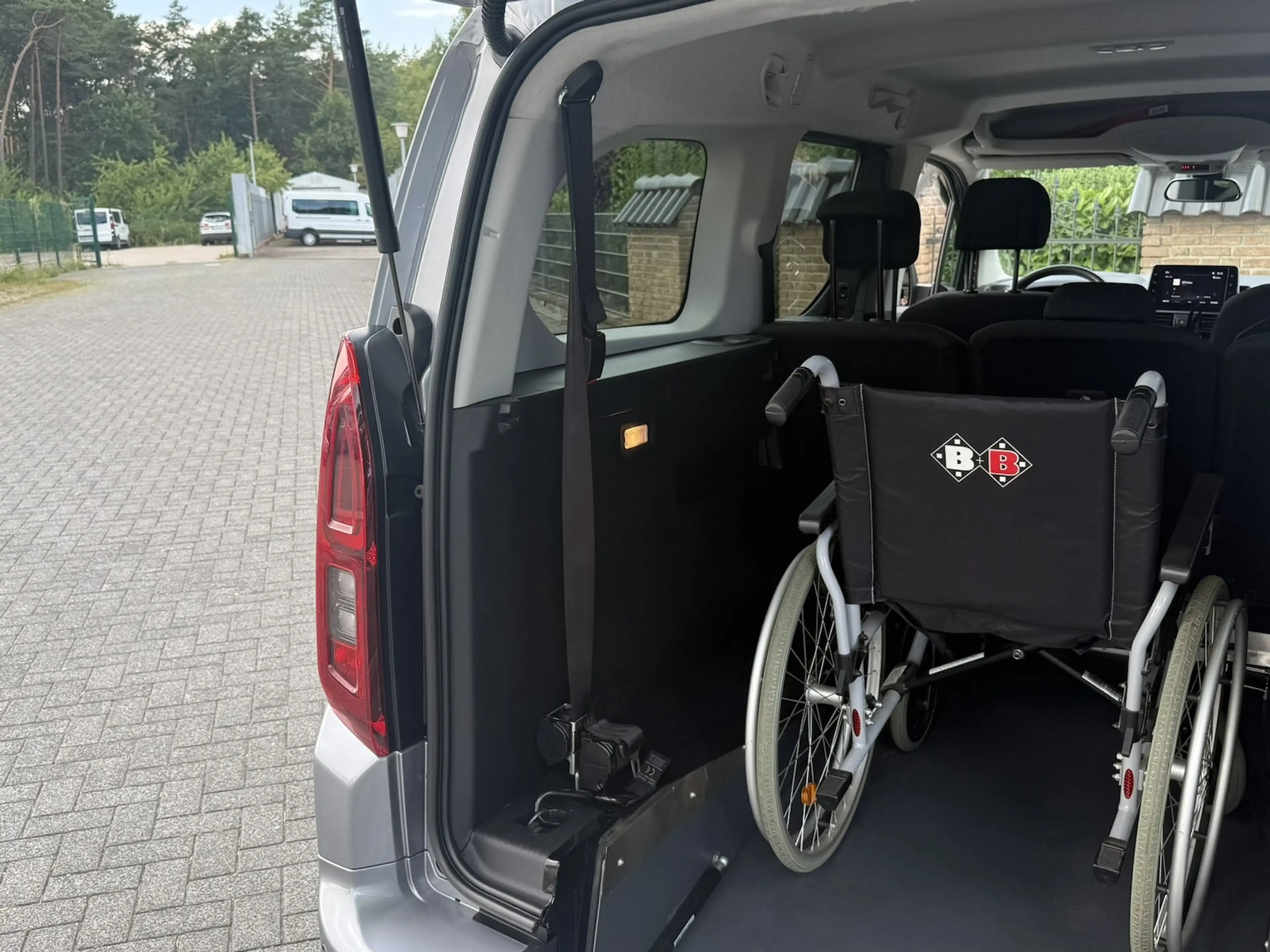 Opel Combo Life Elegance XL, Rollstuhlumbau, Automatik, Kamera — photo 4