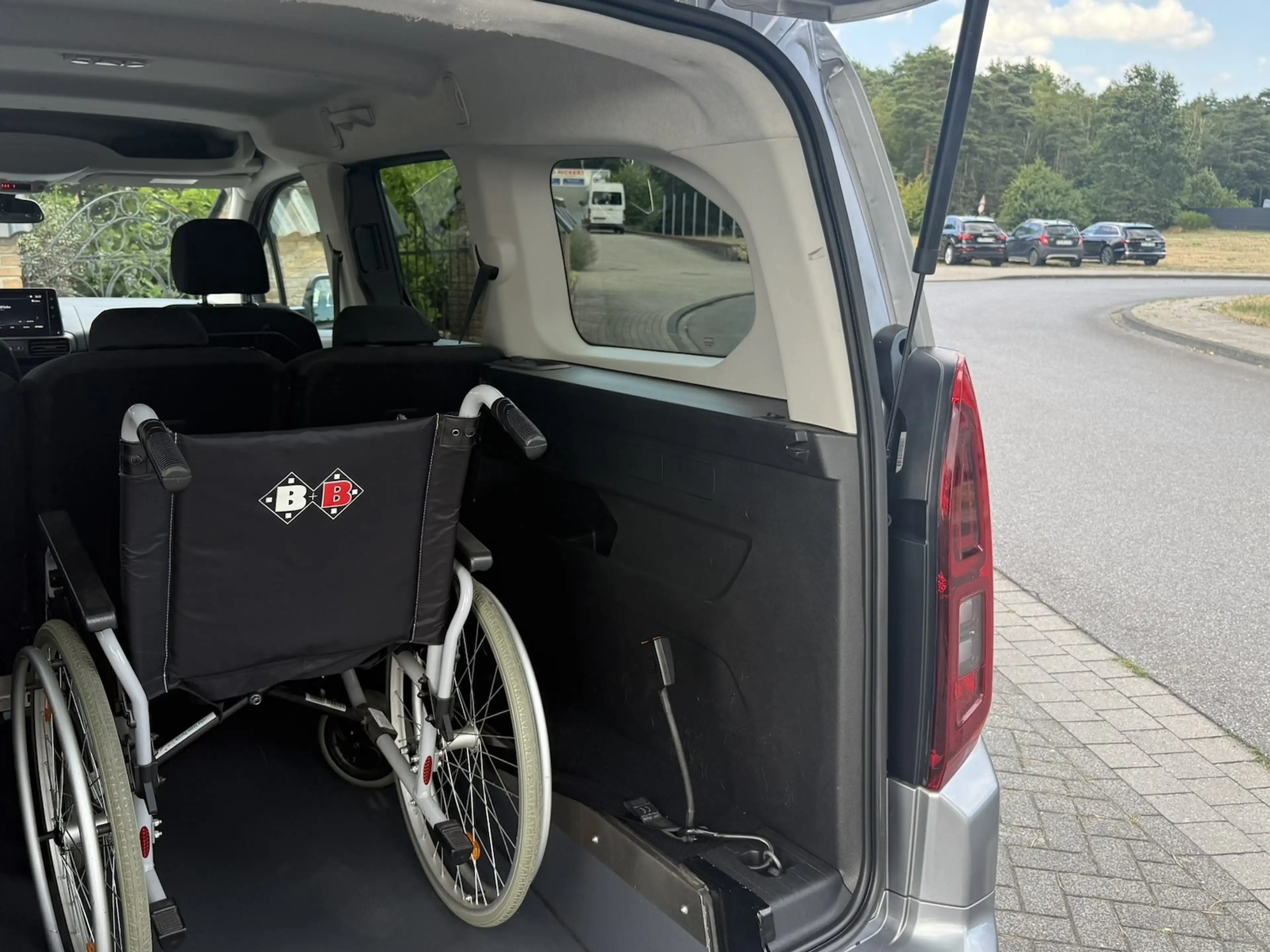 Opel Combo Life Elegance XL, Rollstuhlumbau, Automatik, Kamera — photo 5