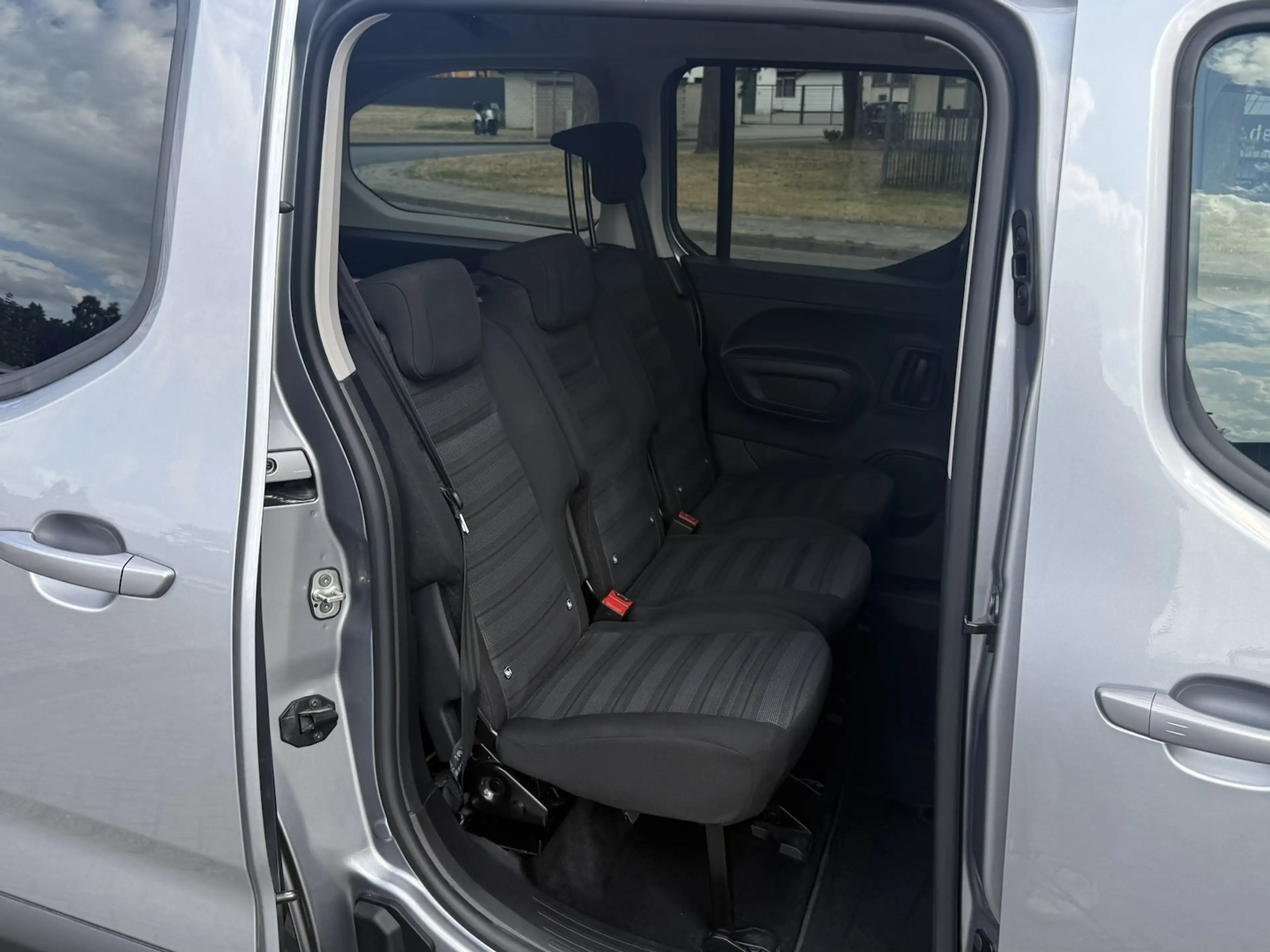 Opel Combo Life Elegance XL, Rollstuhlumbau, Automatik, Kamera — photo 14