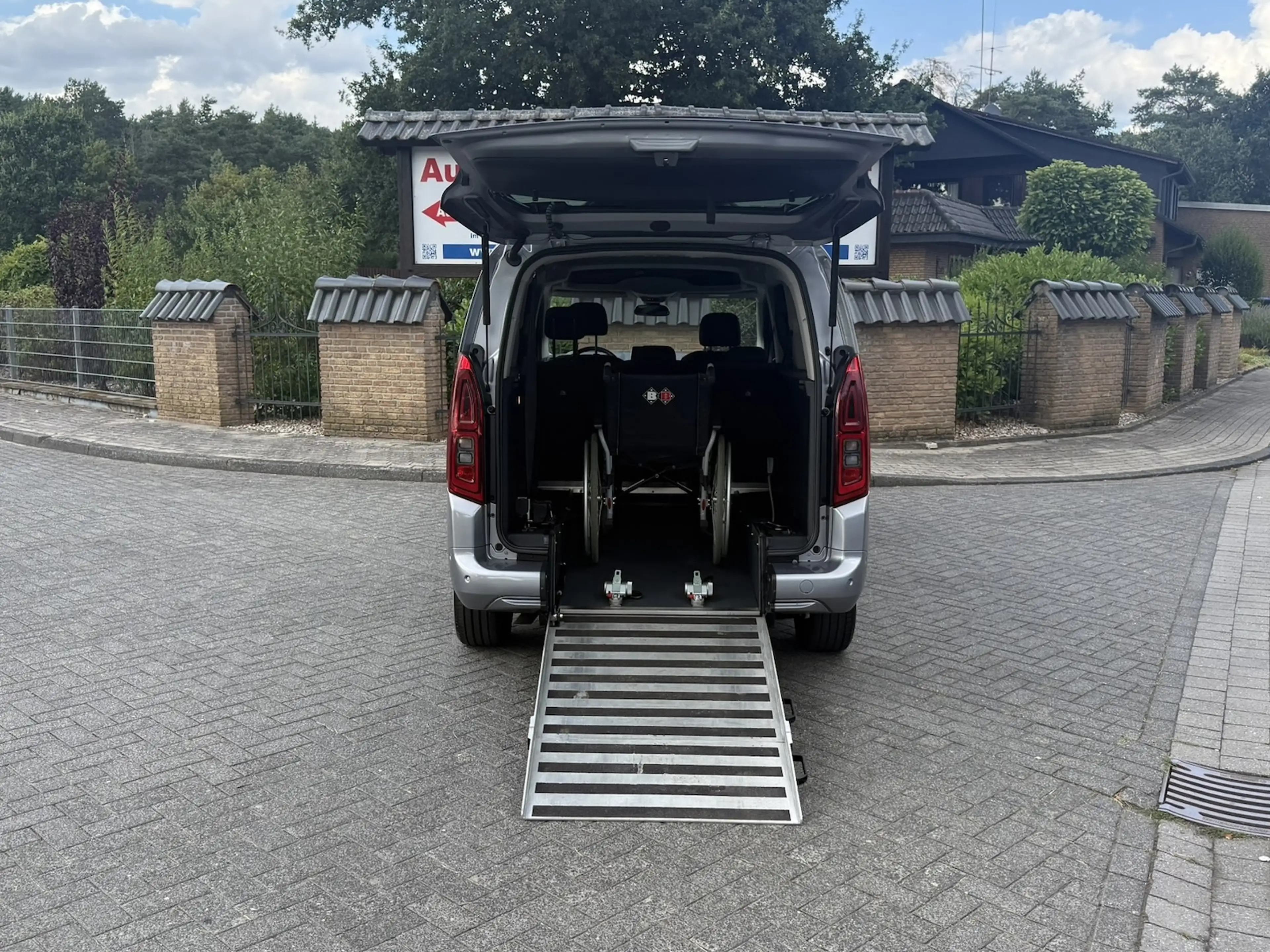 Opel Combo Life Elegance XL, Rollstuhlumbau, Automatik, Kamera — photo 2