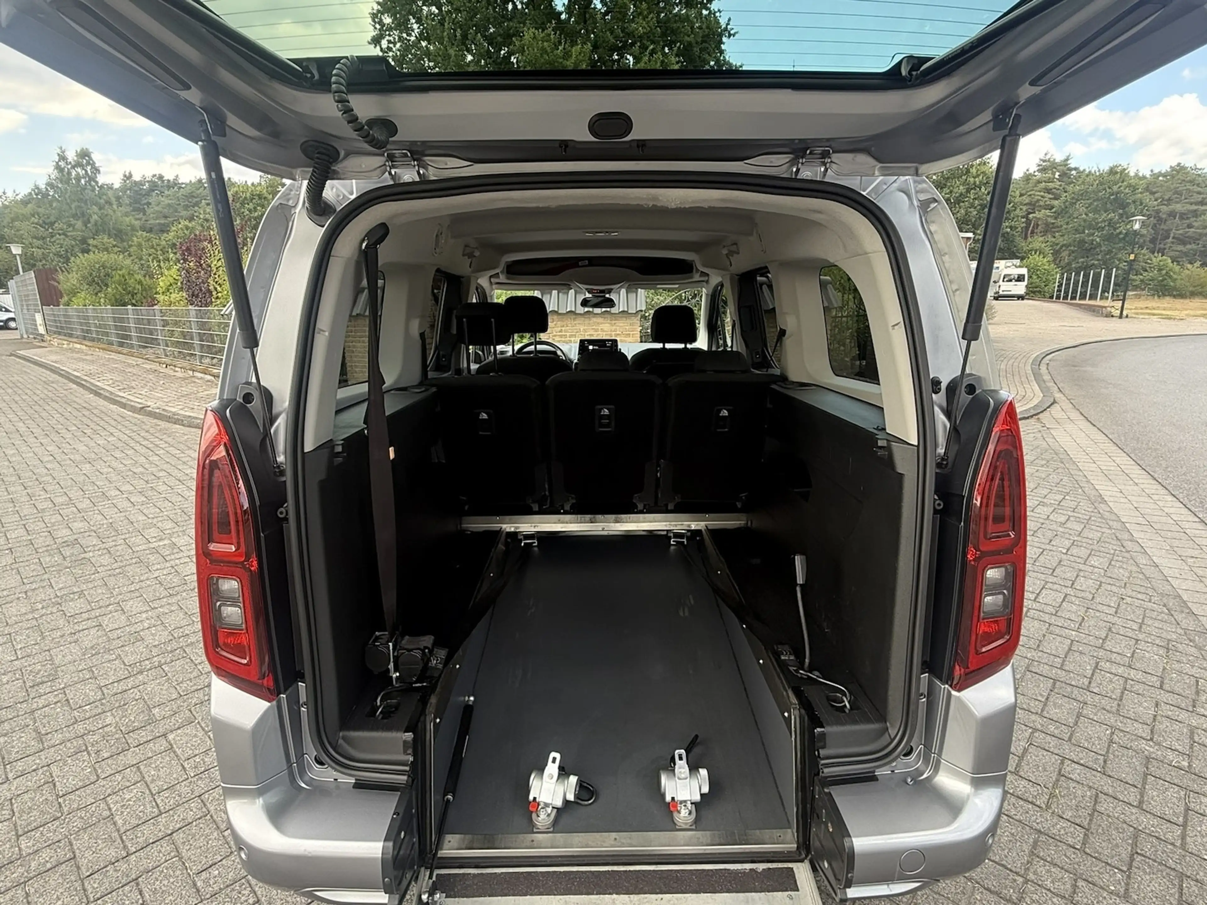 Opel Combo Life Elegance XL, Rollstuhlumbau, Automatik, Kamera — photo 3