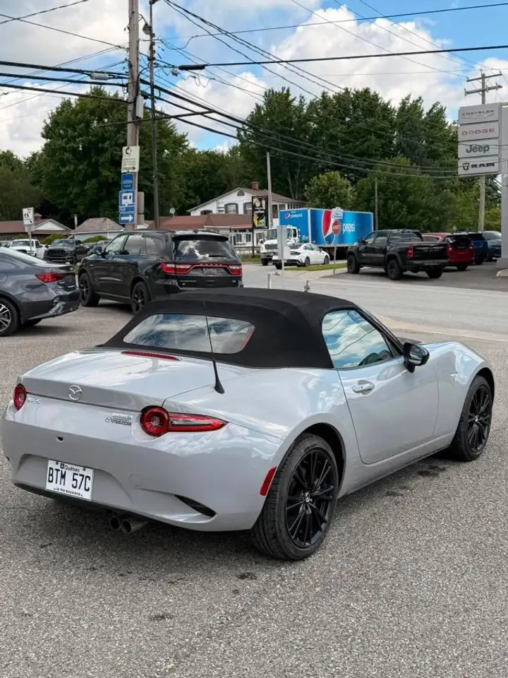 Mazda MX-5 Miata photo Mazda MX-5 Miata