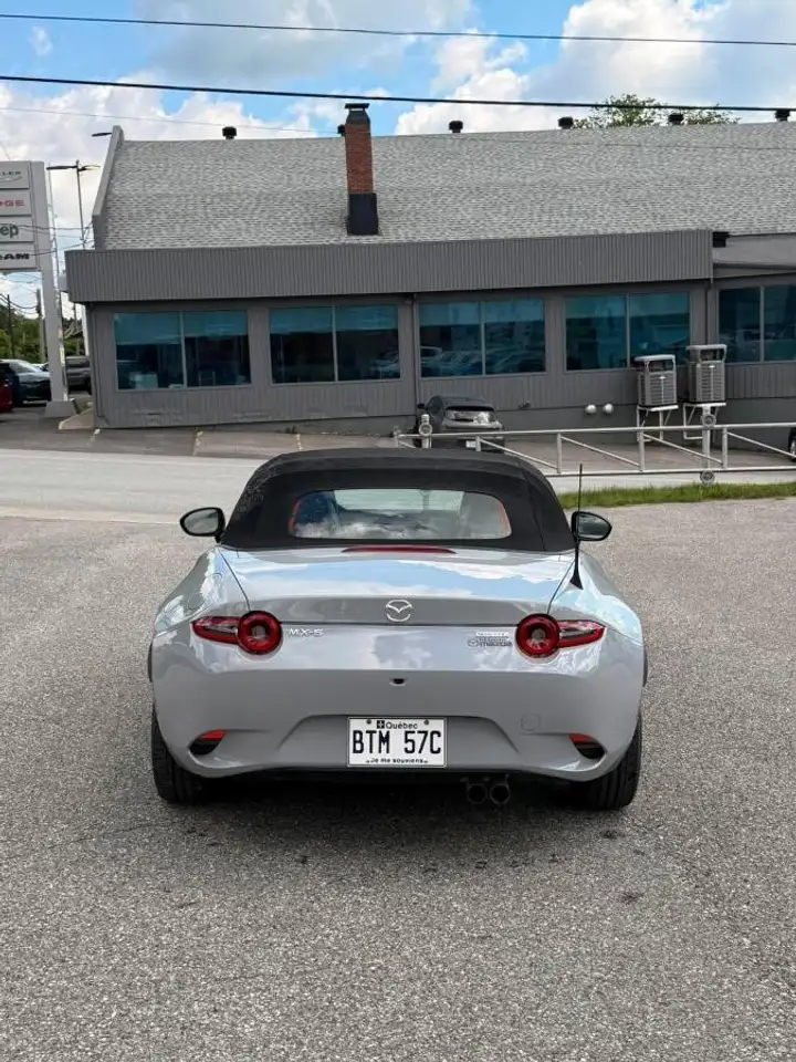 Mazda MX-5 Miata photo Mazda MX-5 Miata