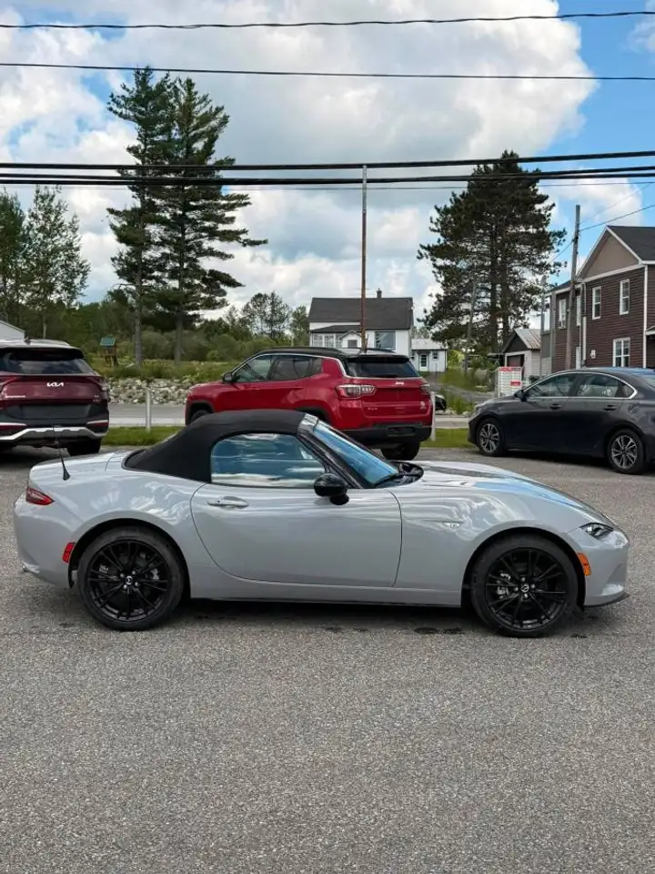 Mazda MX-5 Miata photo Mazda MX-5 Miata