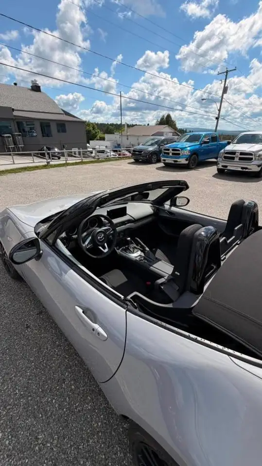Mazda MX-5 Miata photo Mazda MX-5 Miata