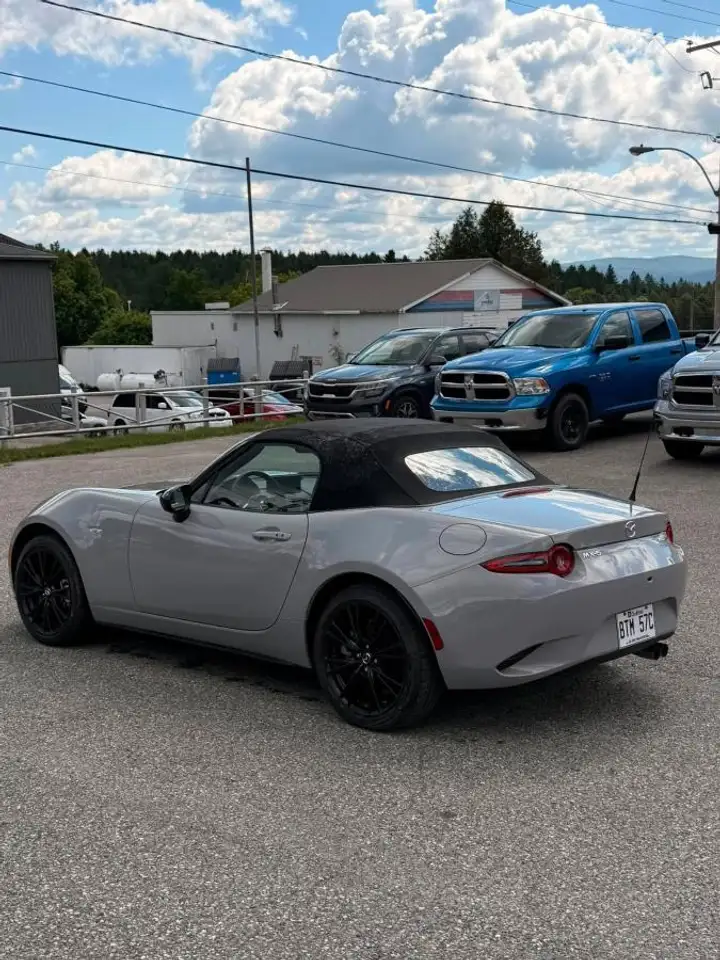 Mazda MX-5 Miata photo Mazda MX-5 Miata