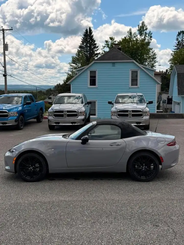 Mazda MX-5 Miata photo Mazda MX-5 Miata