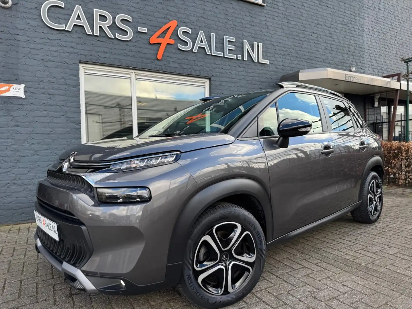 Citroen C3 Aircross 1.2 Feel Edition 110pk + D-rail + Led + Nav+ Pdc - Grijs - 1