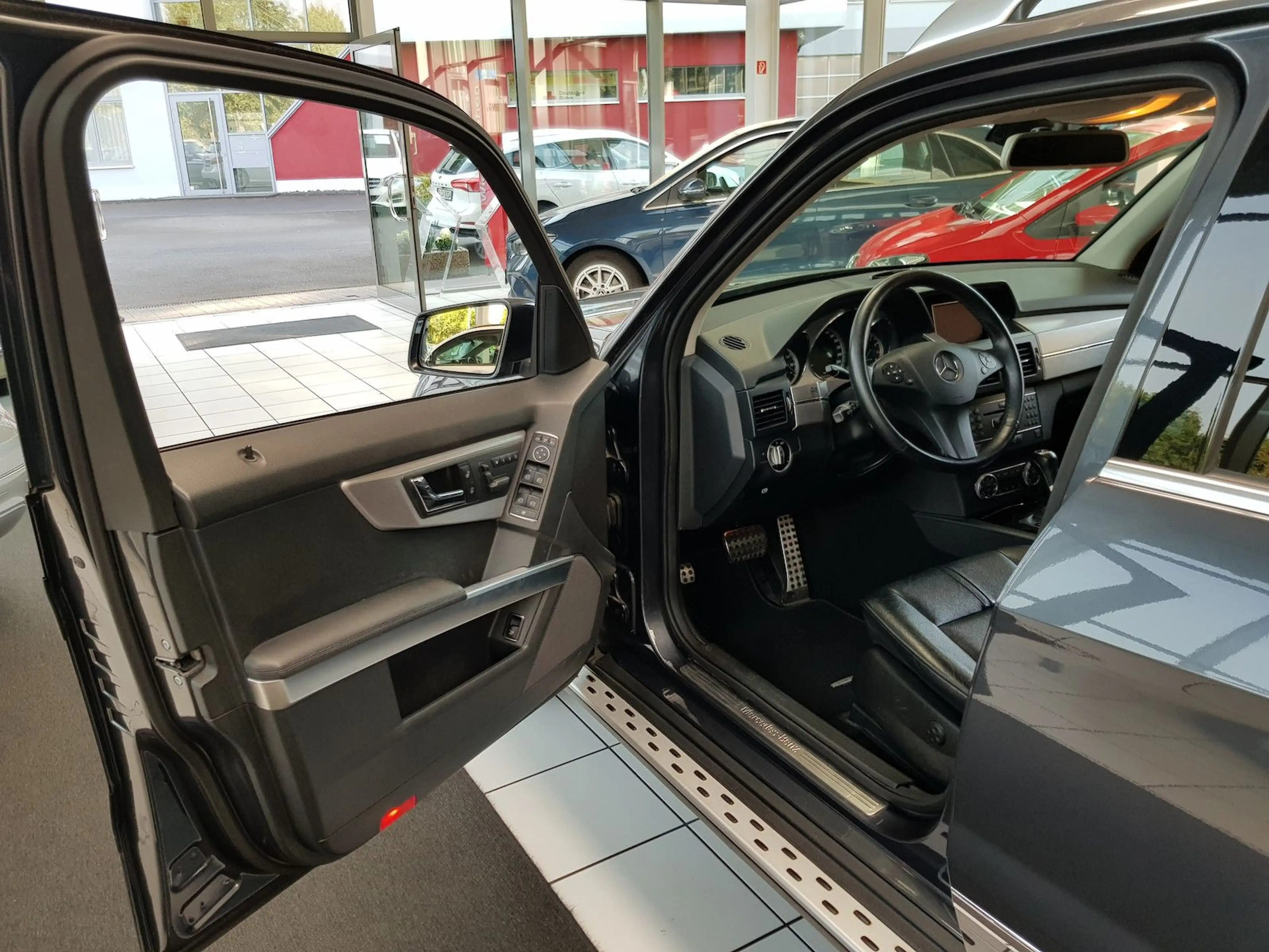 Mercedes-Benz GLK 300 PANO NAVI XENON KAMERA PTS MEMORY SHZ — photo 6