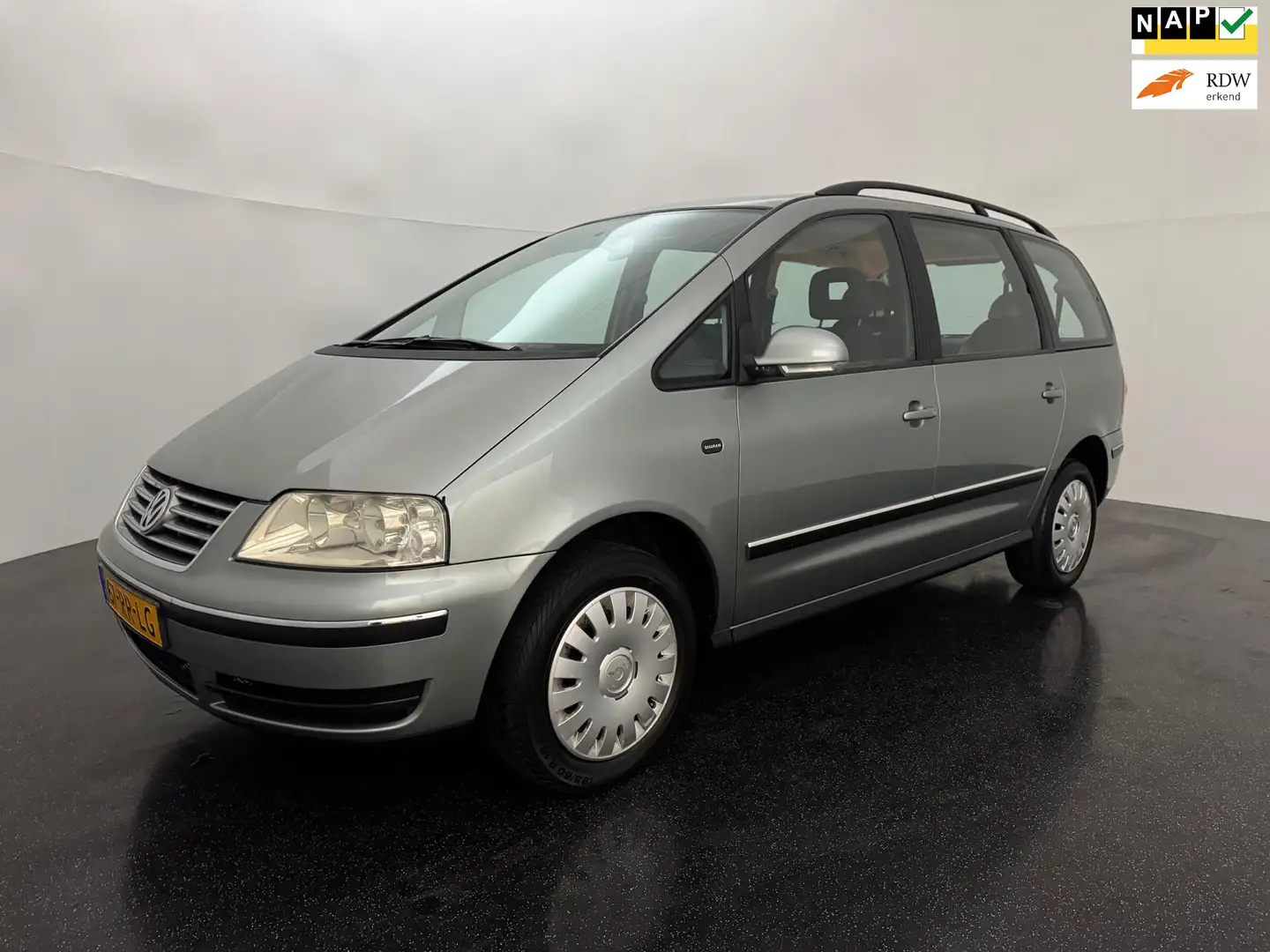 Volkswagen Sharan 1.8 Turbo Comfortline 7p Trekhaak Grijs - 1