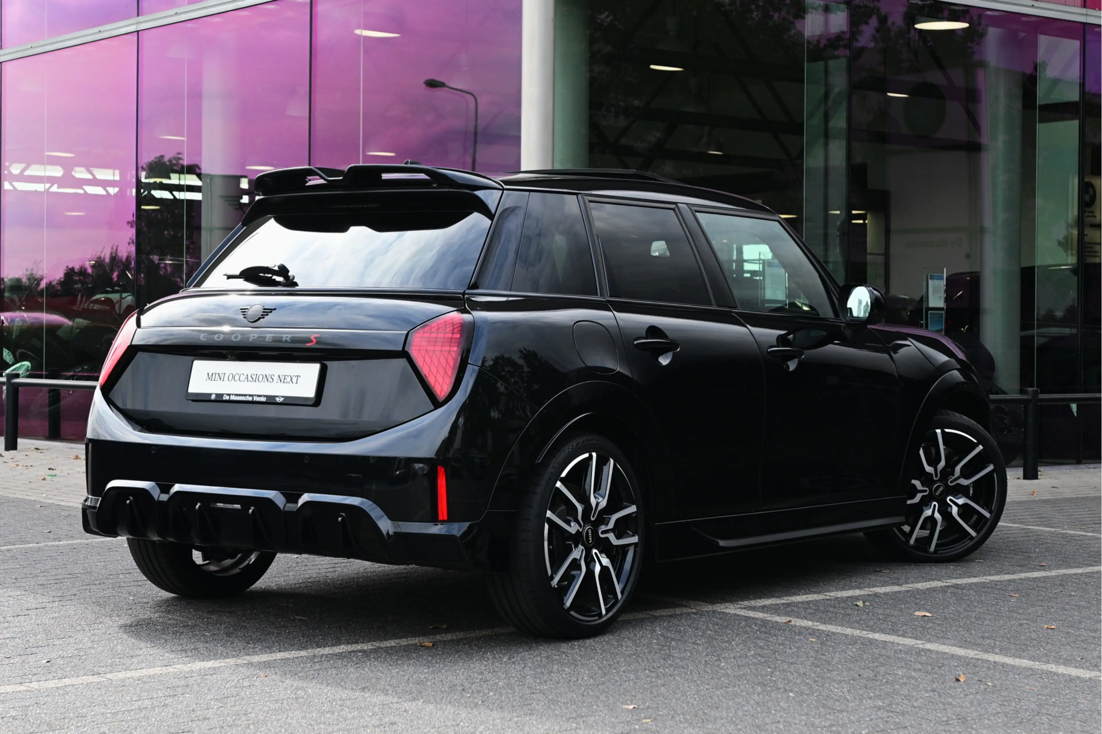 MINI Cooper S Hatchback / JCW / Pakket XL / 18" John Cooper Work — photo 2