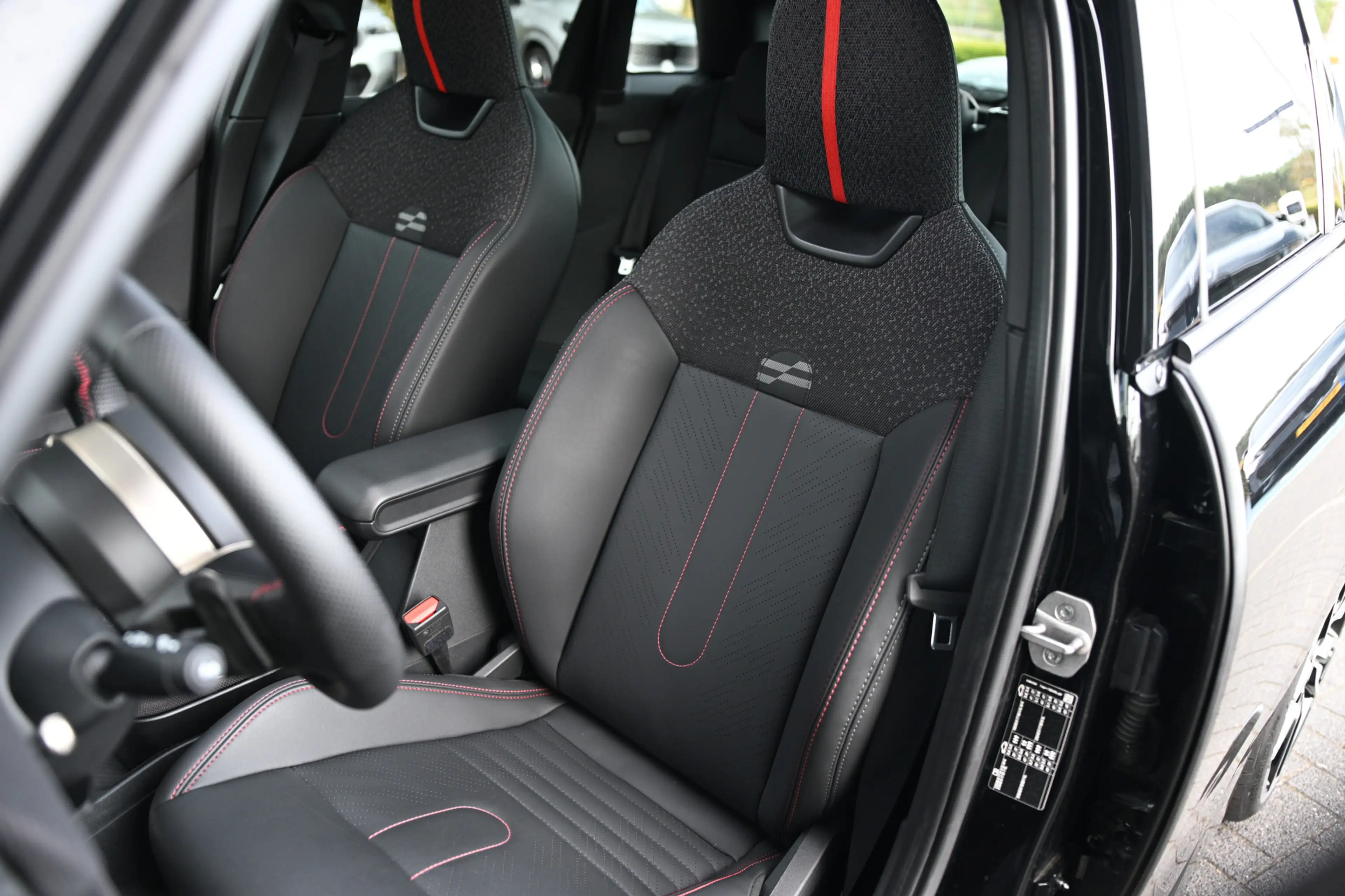 MINI Cooper S Hatchback / JCW / Pakket XL / 18" John Cooper Work — photo 3