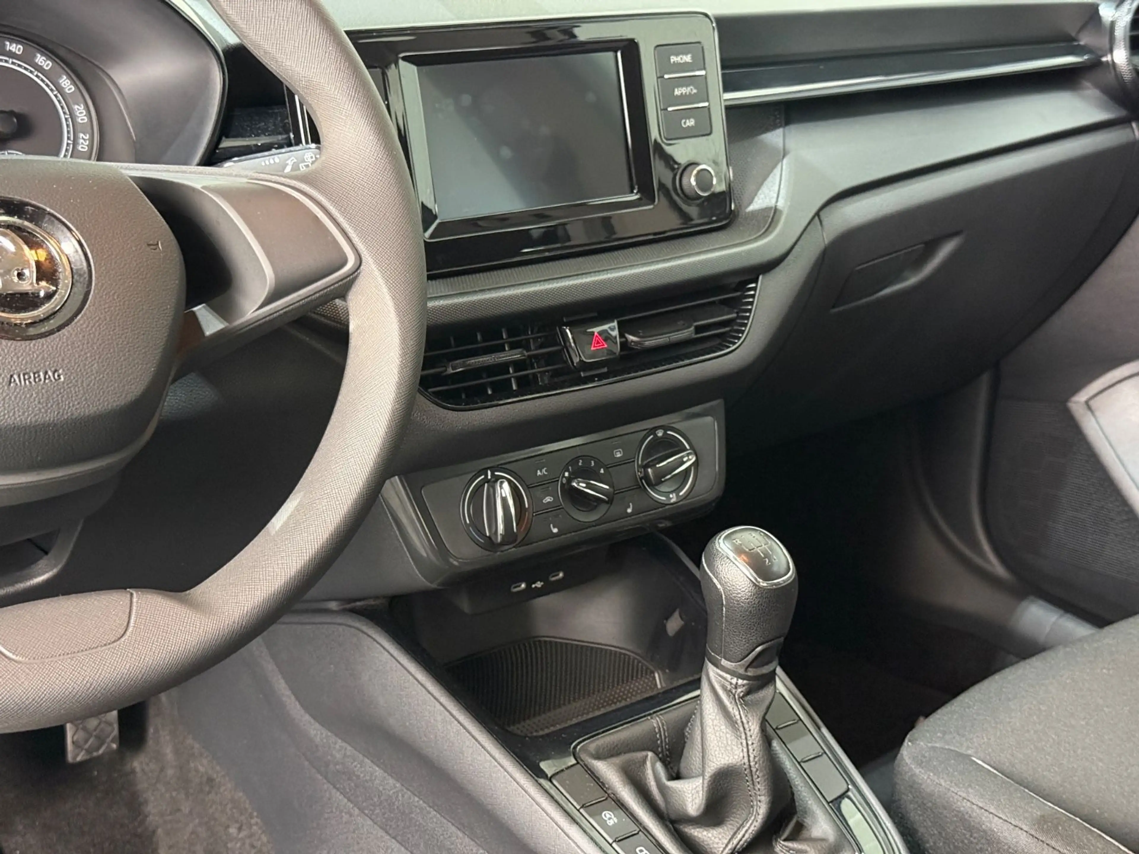 Skoda Fabia Active LED - CarPlay - Sitzheizung - PDC — photo 13