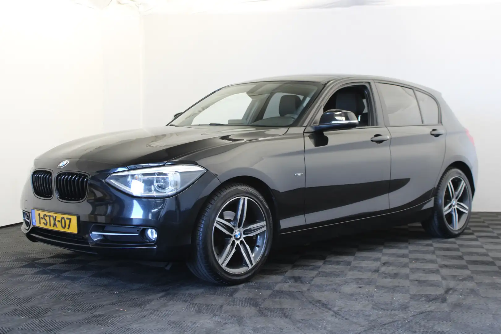 BMW 114 1-serie 114i Upgrade Edition |Leder|Stoelverwarmin Zwart - 1