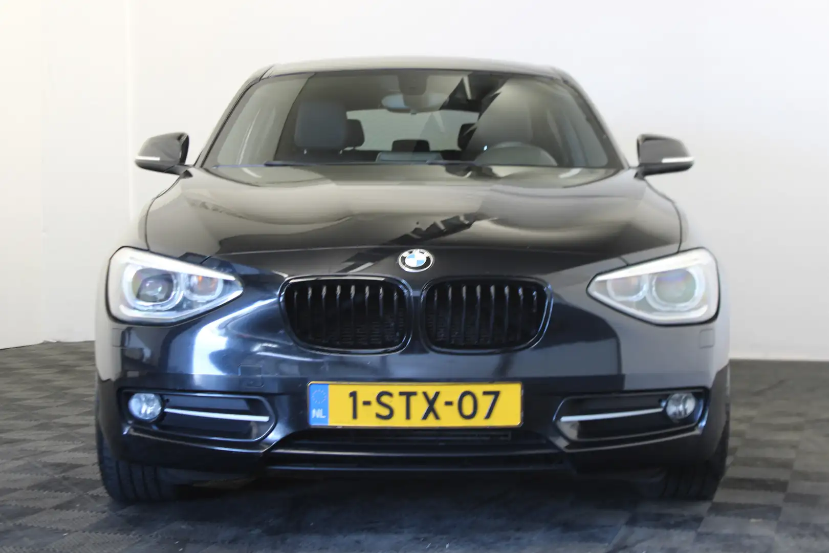BMW 114 1-serie 114i Upgrade Edition |Leder|Stoelverwarmin Zwart - 2