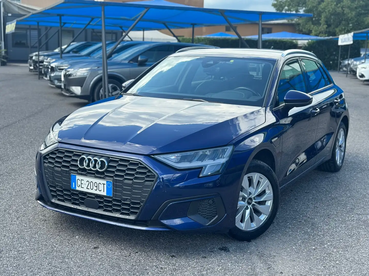 Audi A3 Sportback 40 TFSI e Business S-Tronic Bleu - 1