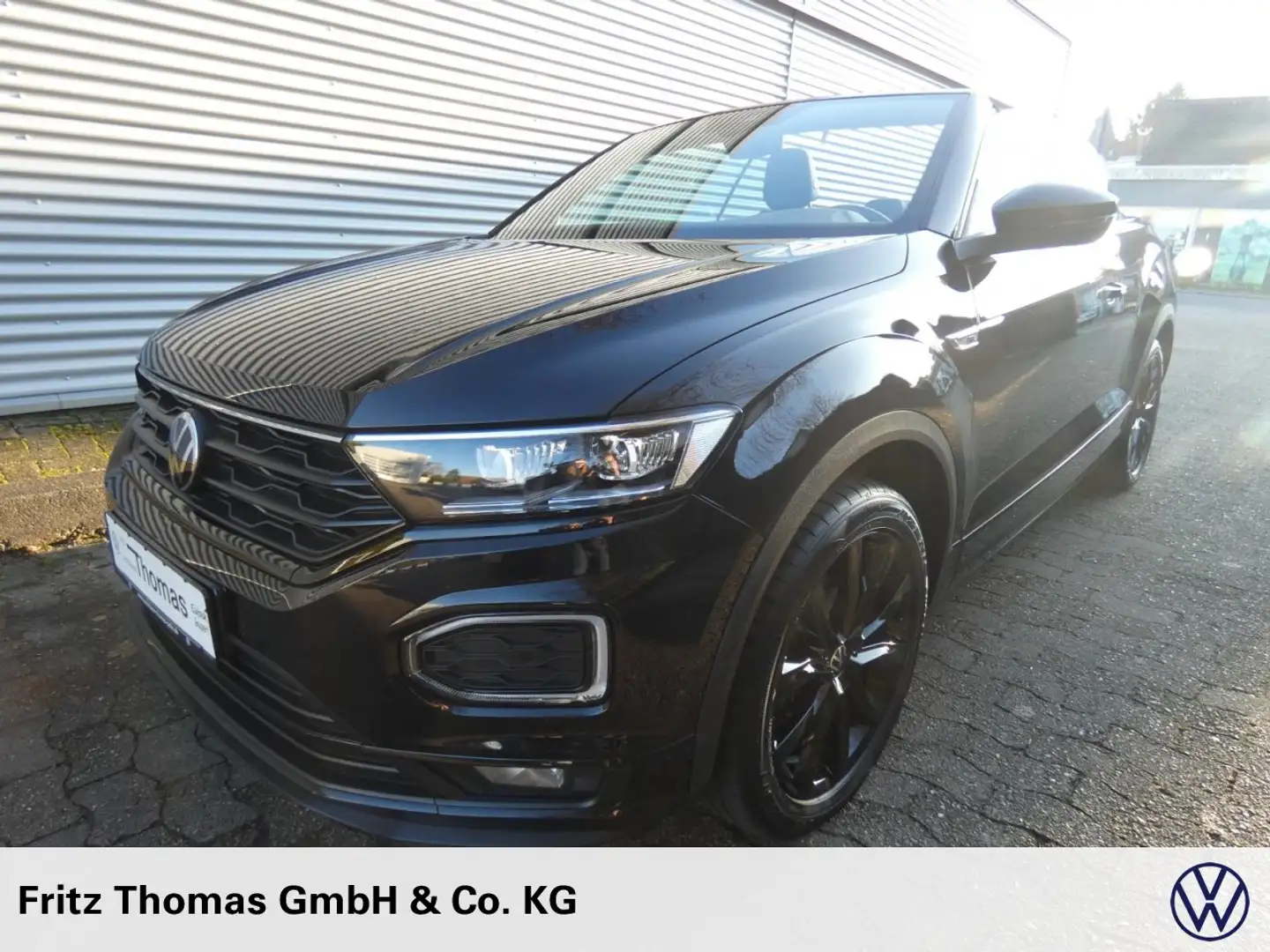 Volkswagen T-Roc Cabriolet 1.5 TSI DSG R-Line LED Navi AHK SHZ PDC Schwarz - 2