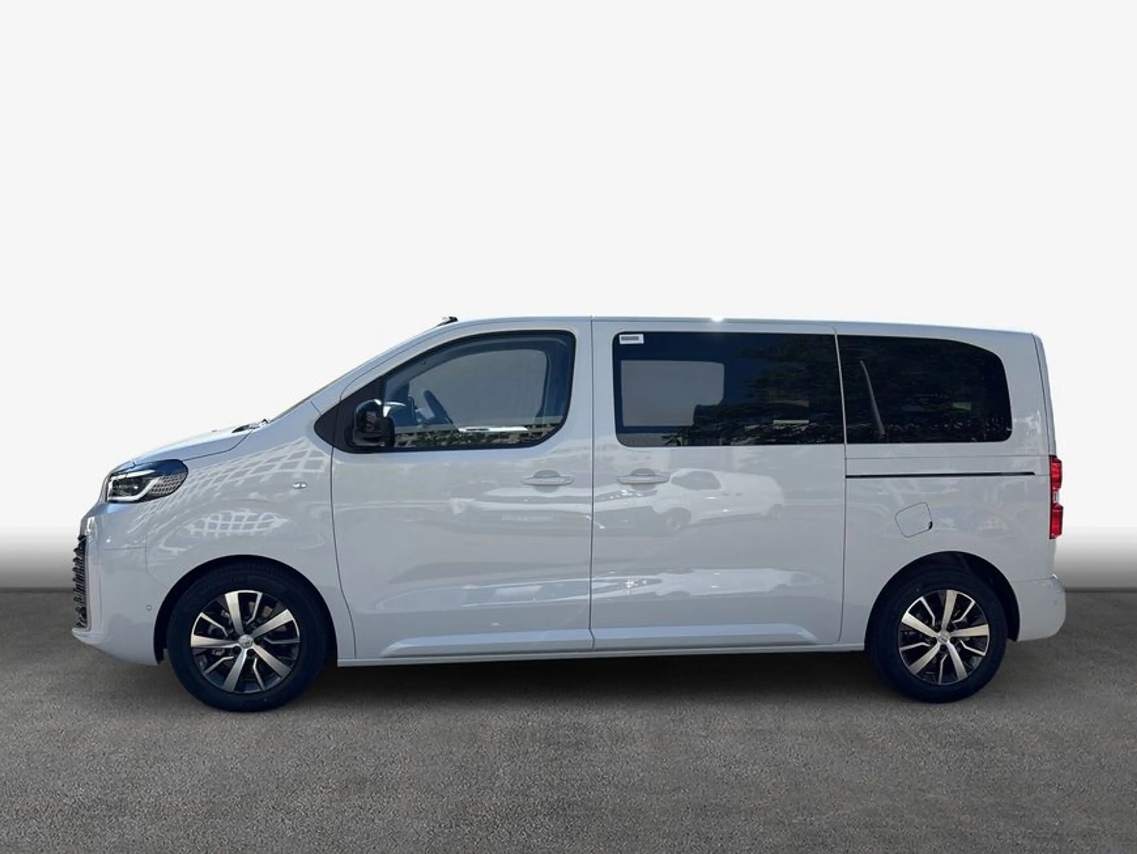 Toyota Proace Verso 2,2-l-D L1 Teamplayer Navi Kamera LED — photo 4