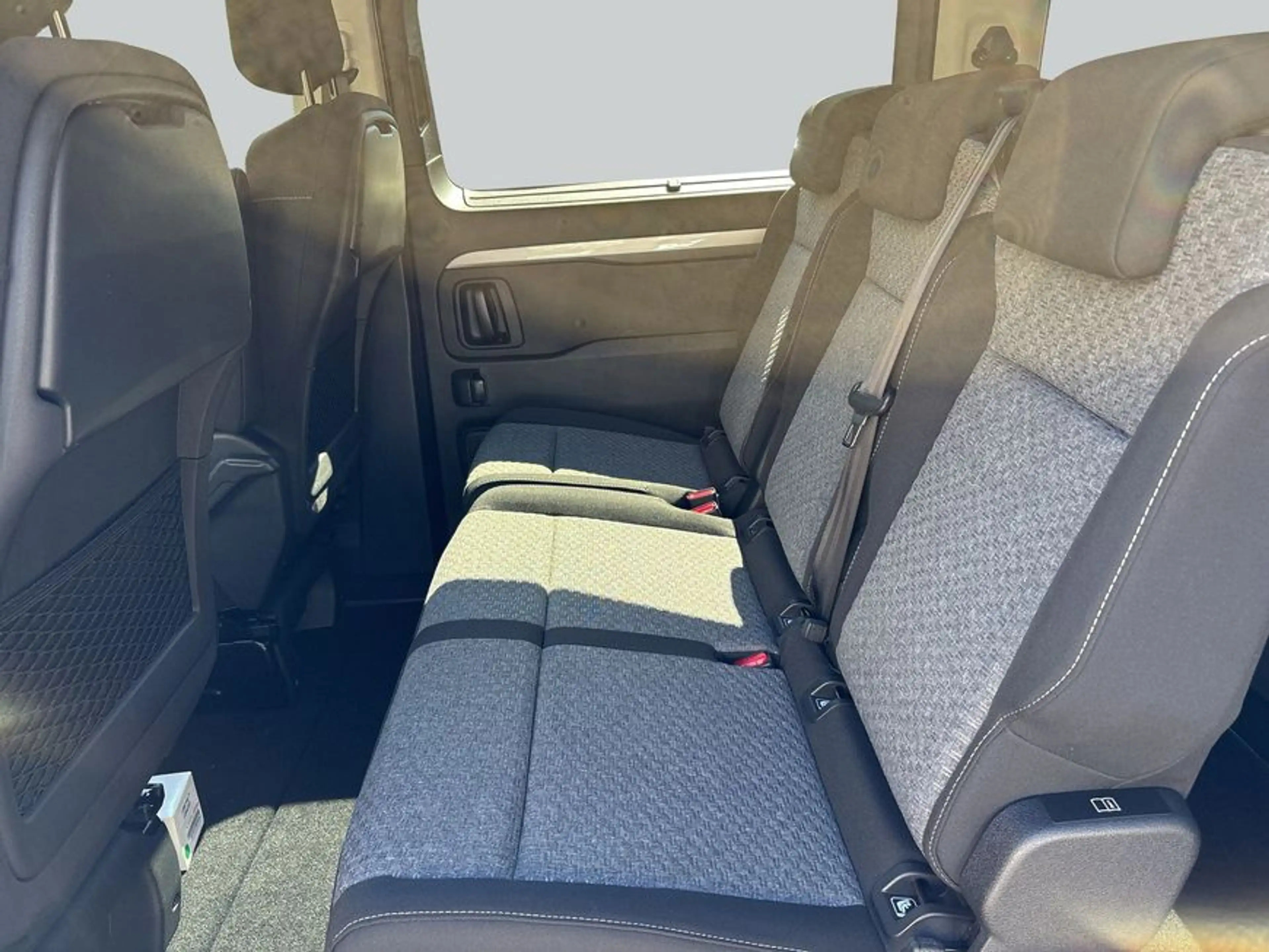 Toyota Proace Verso 2,2-l-D L1 Teamplayer Navi Kamera LED — photo 11