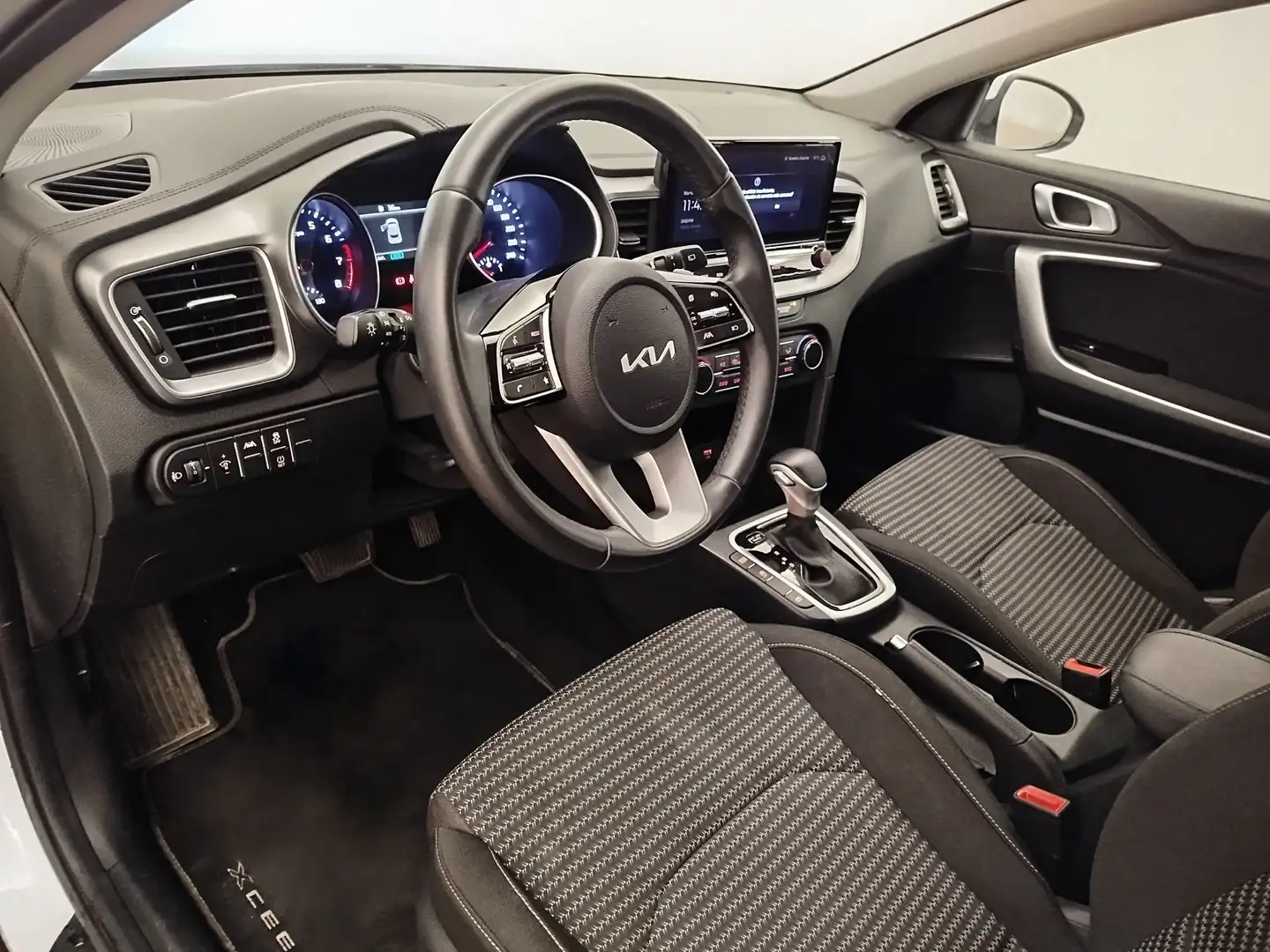 Kia XCeed 1.5 MHEV DCT Drive Blanco - 2