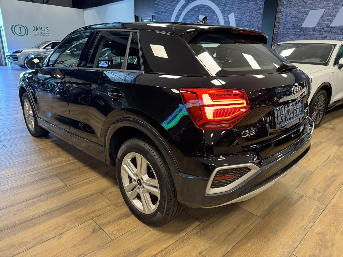 Audi Q2 30 TFSI Advanced edition |camera|ACC|Keylass|Elec Schwarz - 2